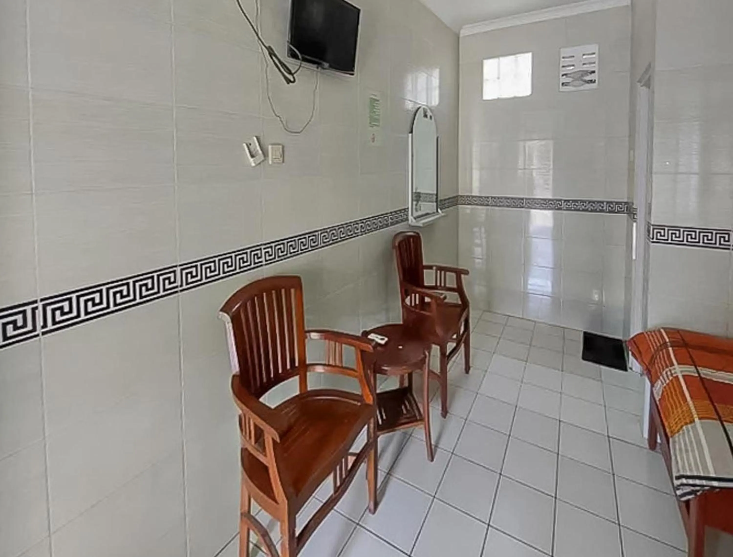 Bathroom in RedDoorz Syariah @ Hotel Sidomulyo Pacitan