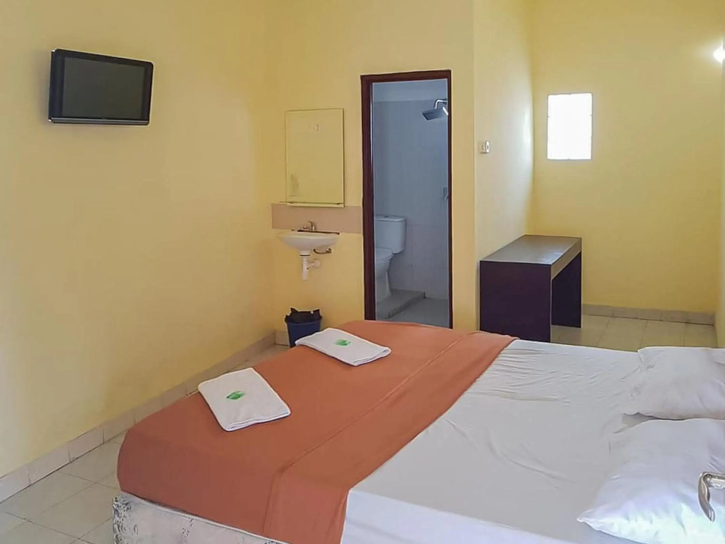 Bedroom, Bed in RedDoorz Syariah @ Hotel Sidomulyo Pacitan Bedroom, Bed in RedDoorz Syariah @ Hotel Sidomulyo Pacitan