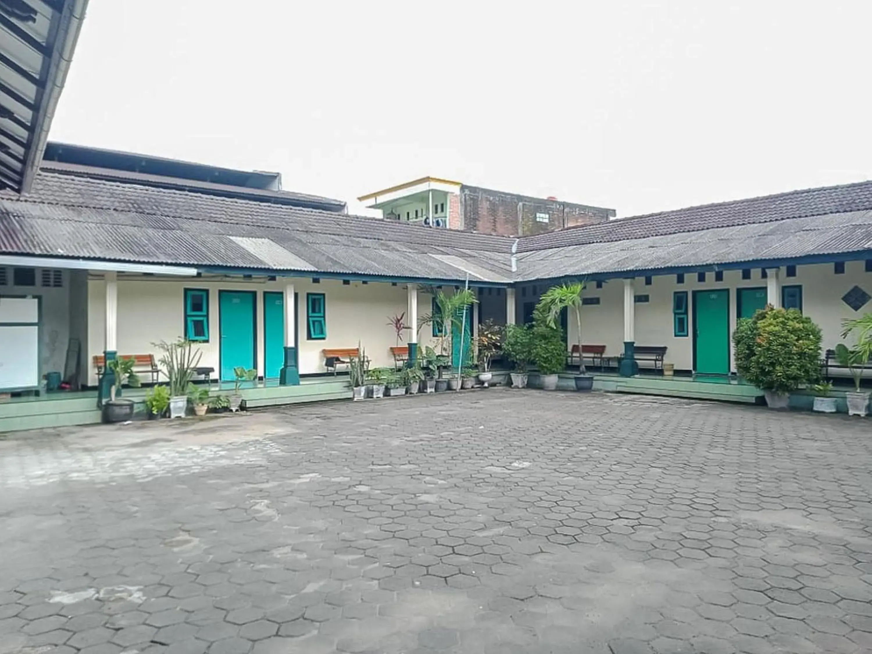 Property building in RedDoorz Syariah @ Hotel Sidomulyo Pacitan Property building in RedDoorz Syariah @ Hotel Sidomulyo Pacitan