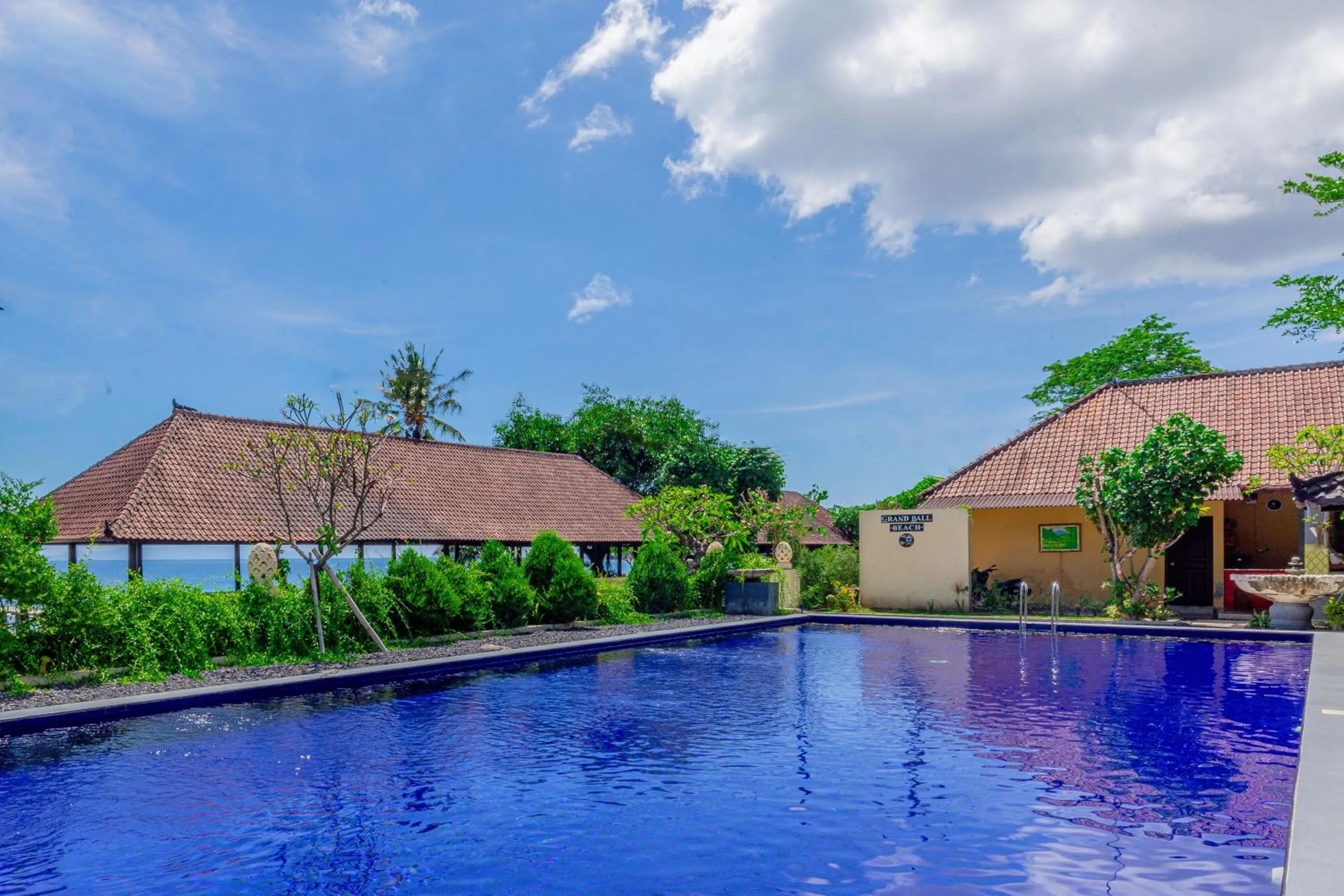 Swimming pool in Grand Ball Beach Garden