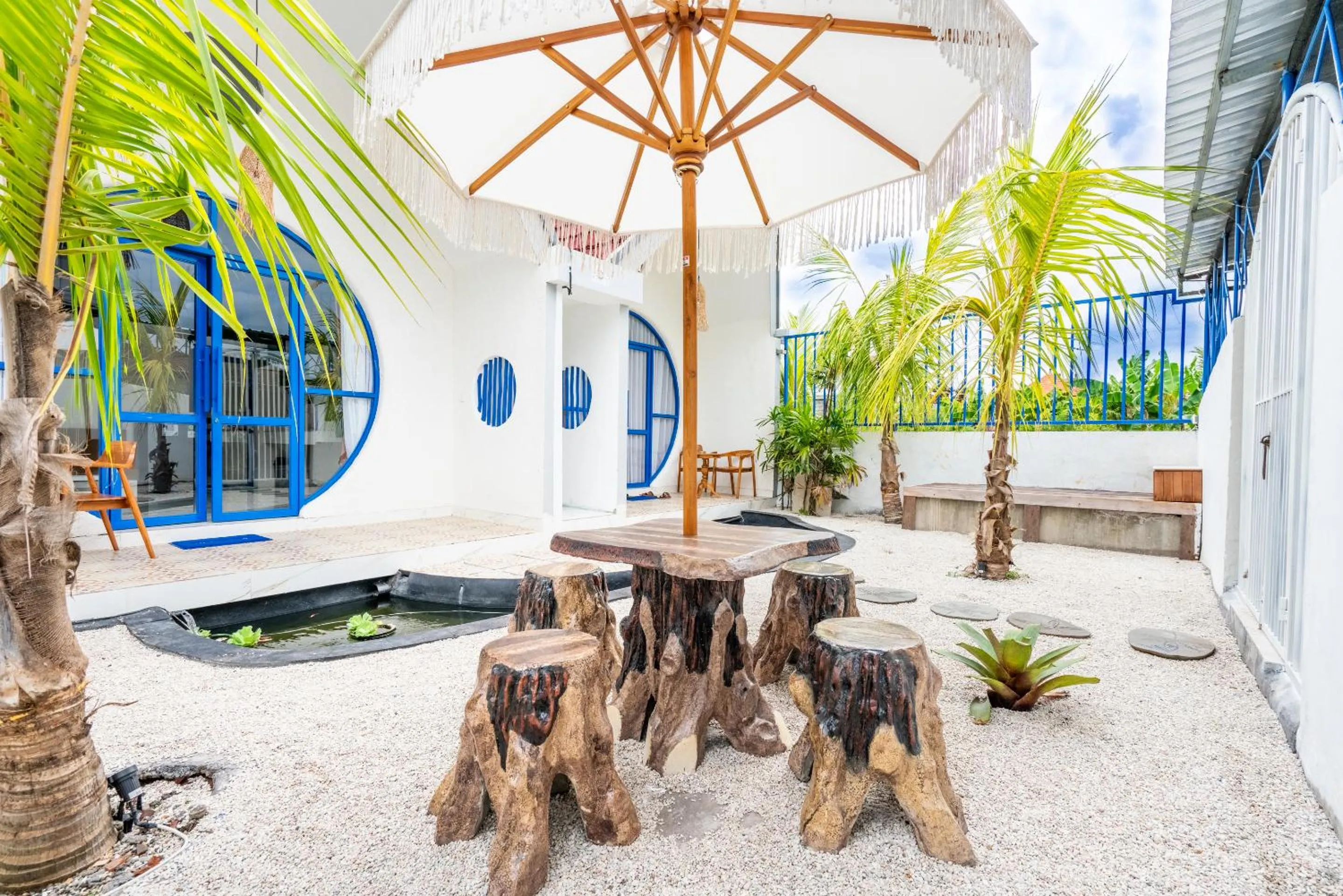 Property building in Anny Guesthouse by ecommerceloka