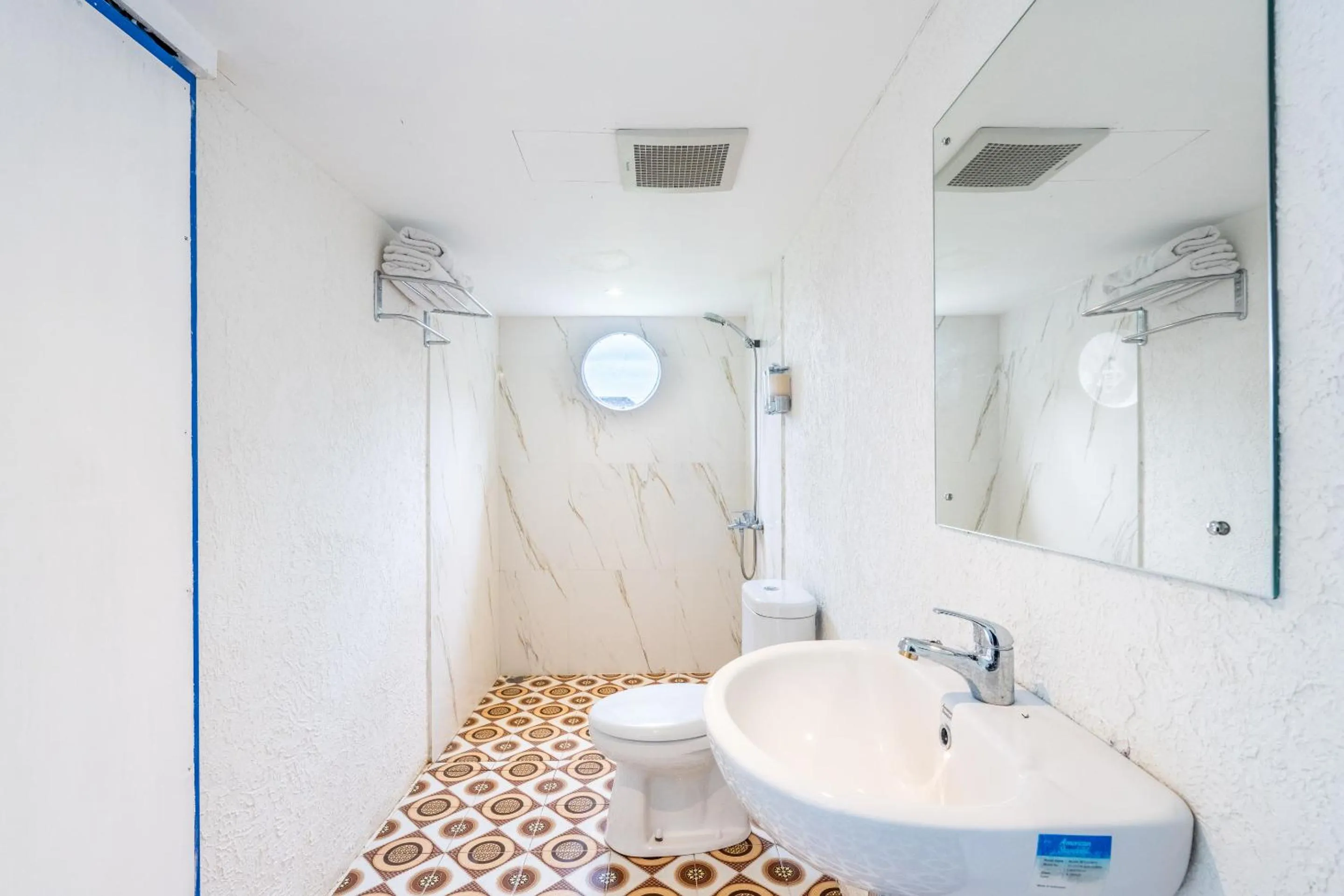 Bathroom in Anny Guesthouse by ecommerceloka