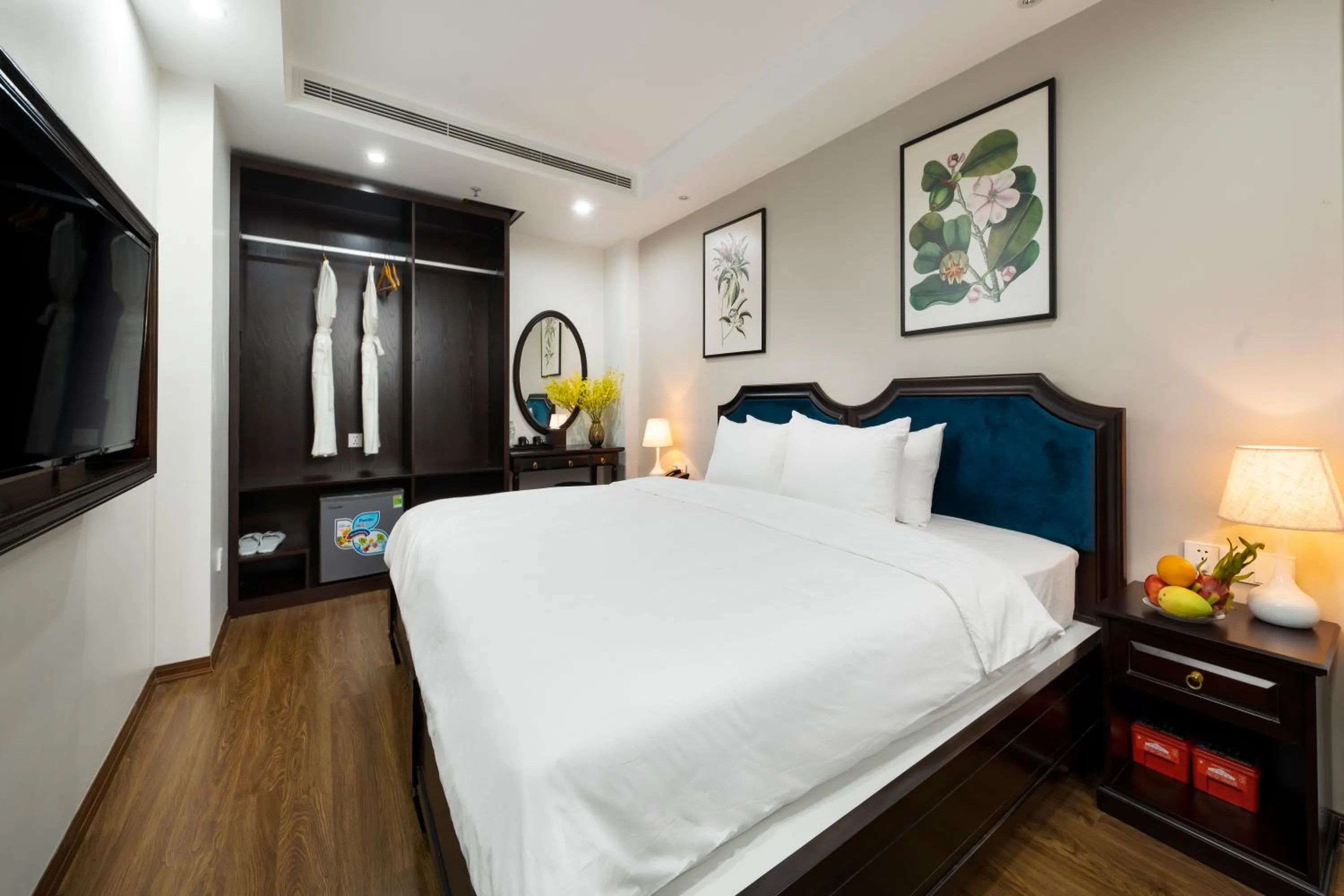 Living room, Bed in Hanoi Fiesta Grand Hotel and Spa