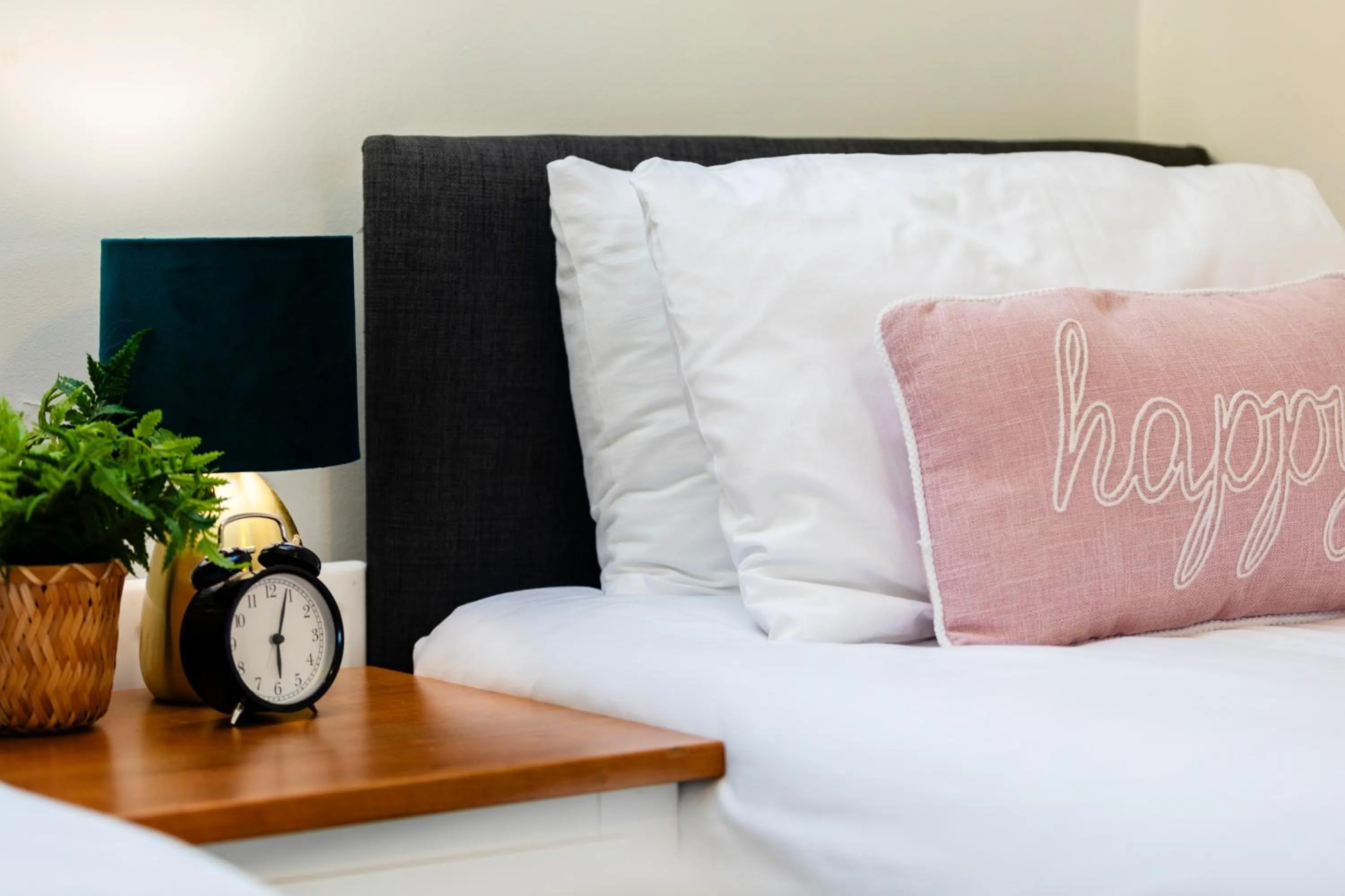 Bed in Chichester retreat house with free parking