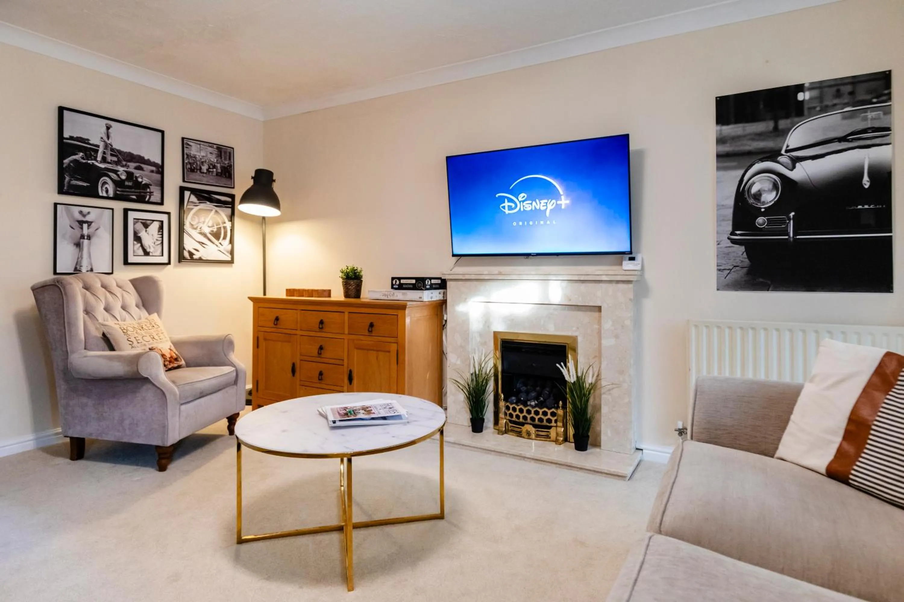 Chichester retreat house with free parking