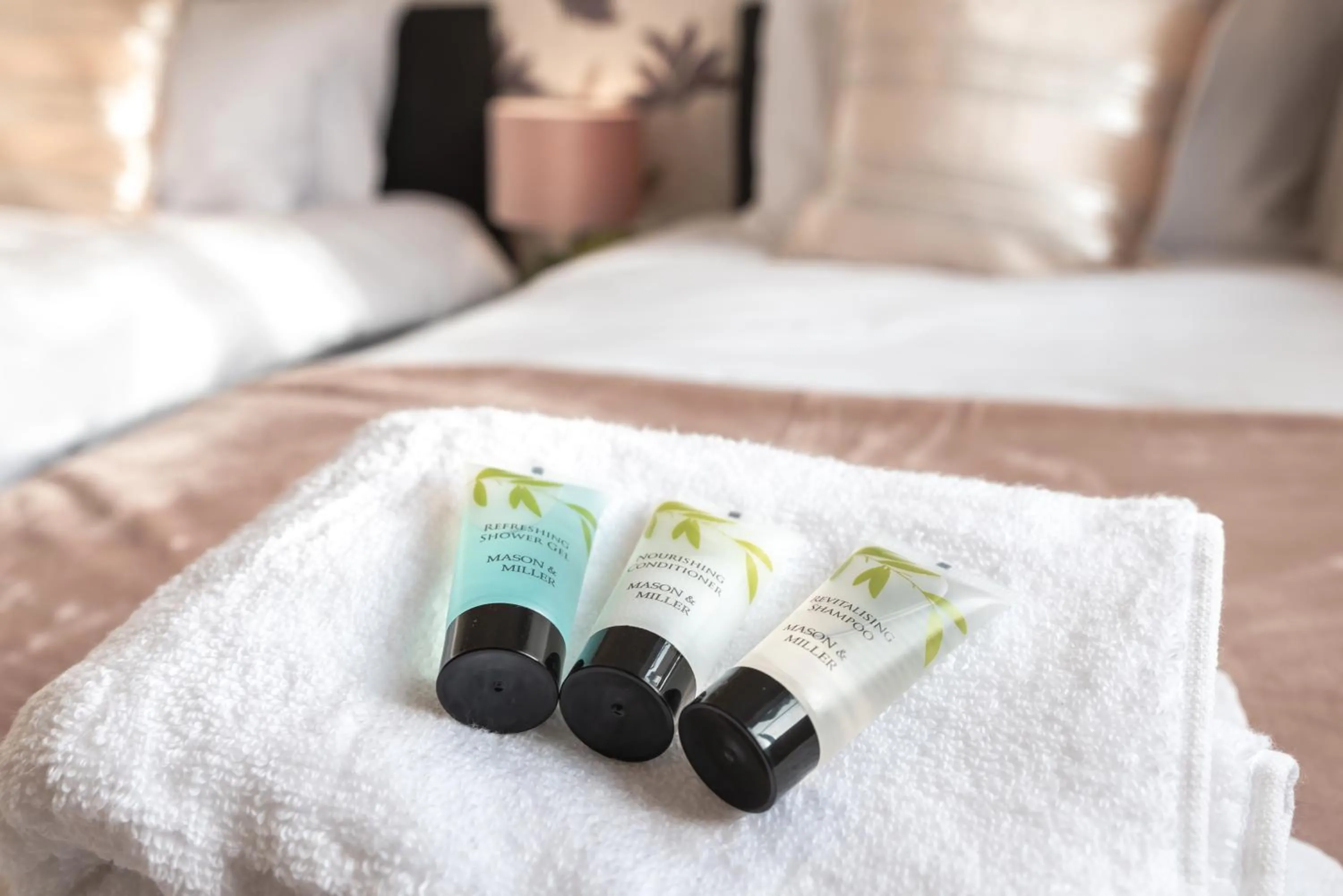 Bed in Chichester retreat house with free parking