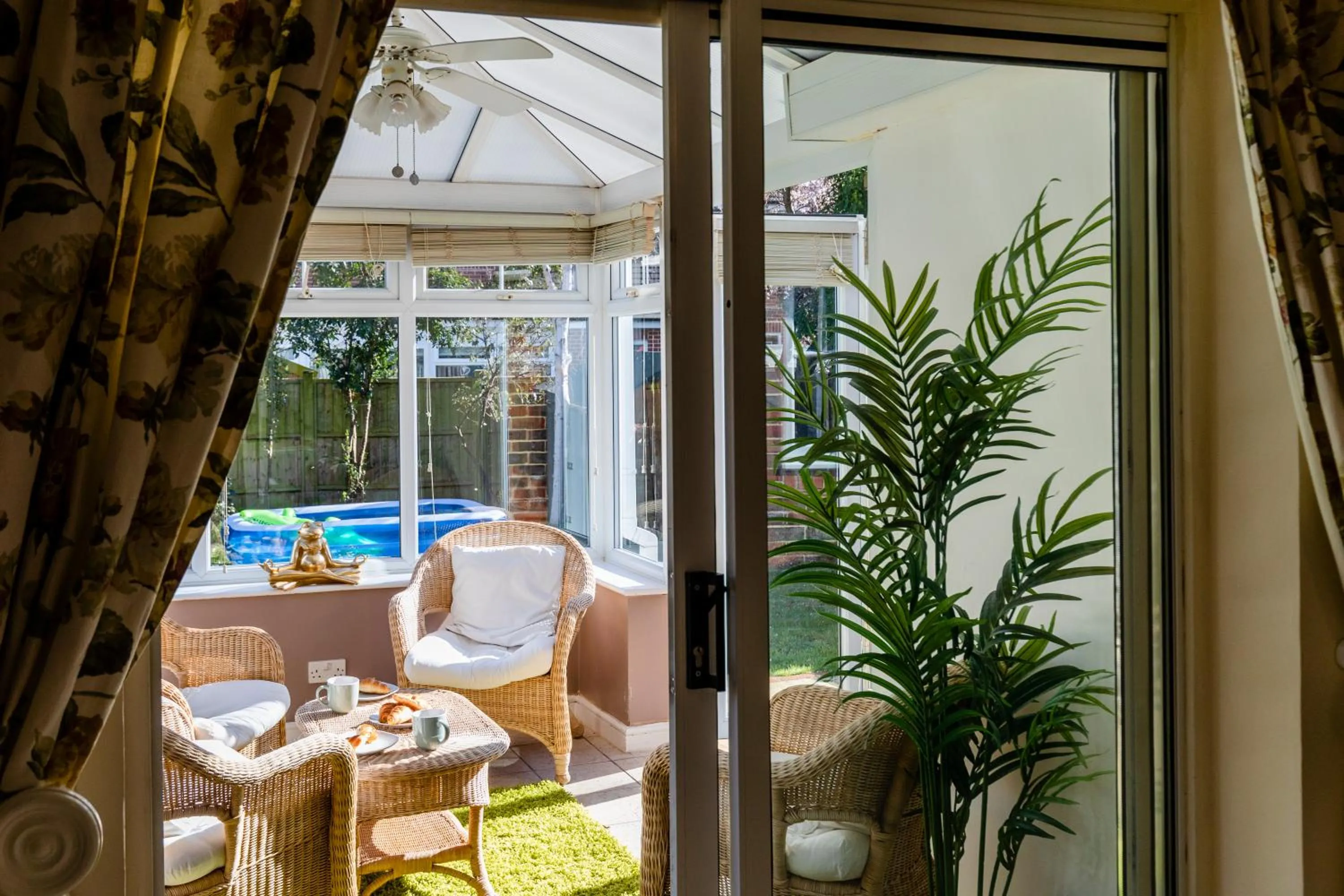 Chichester retreat house with free parking