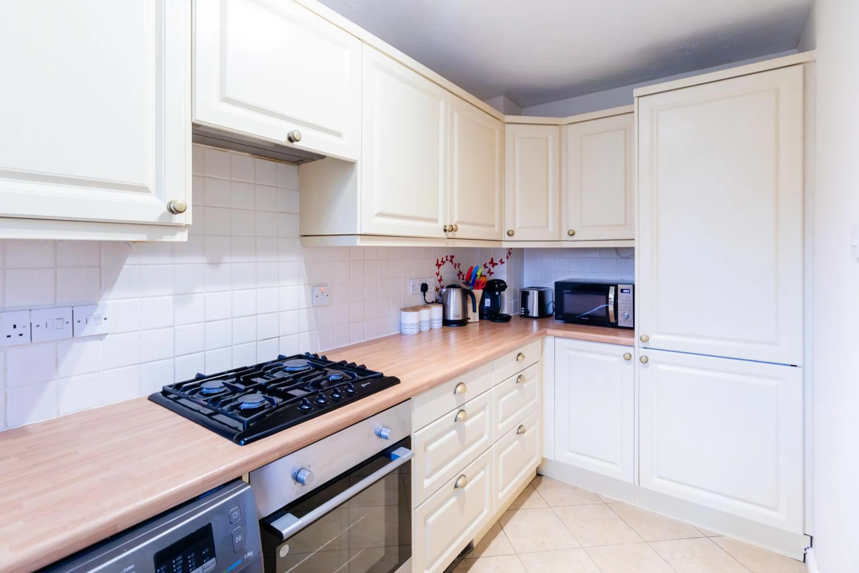 Chichester retreat house with free parking