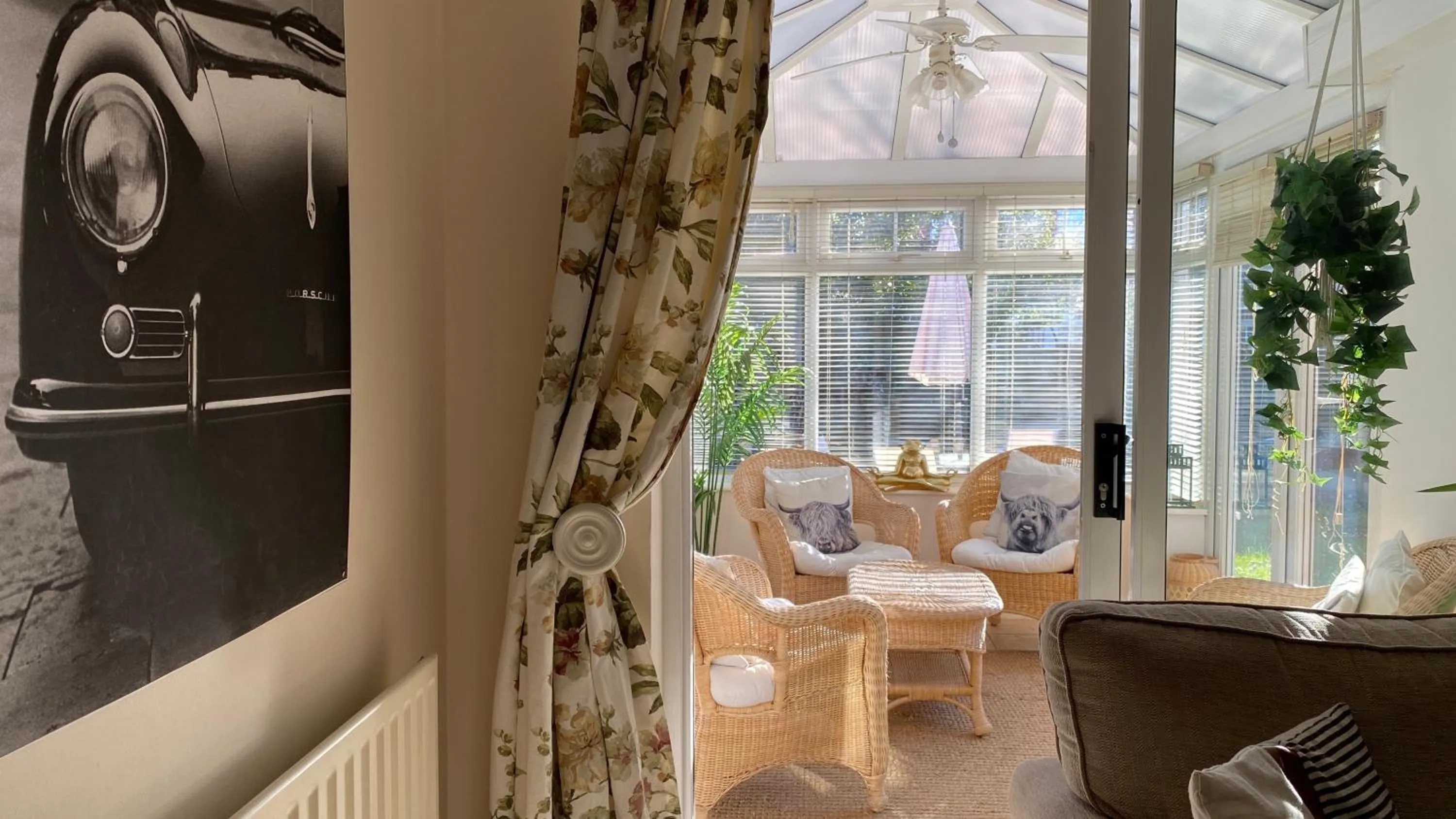 Chichester retreat house with free parking