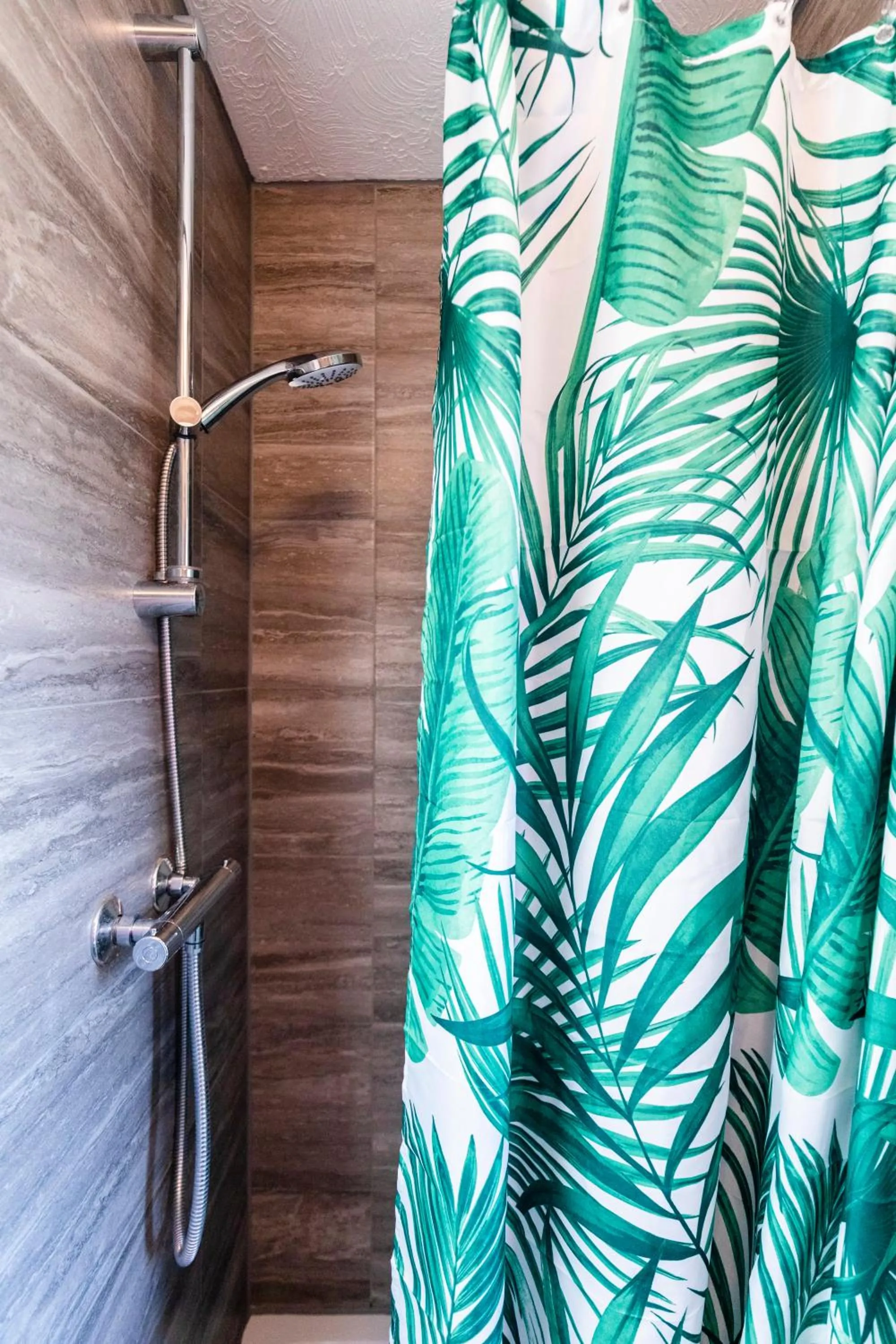 Chichester retreat house with free parking