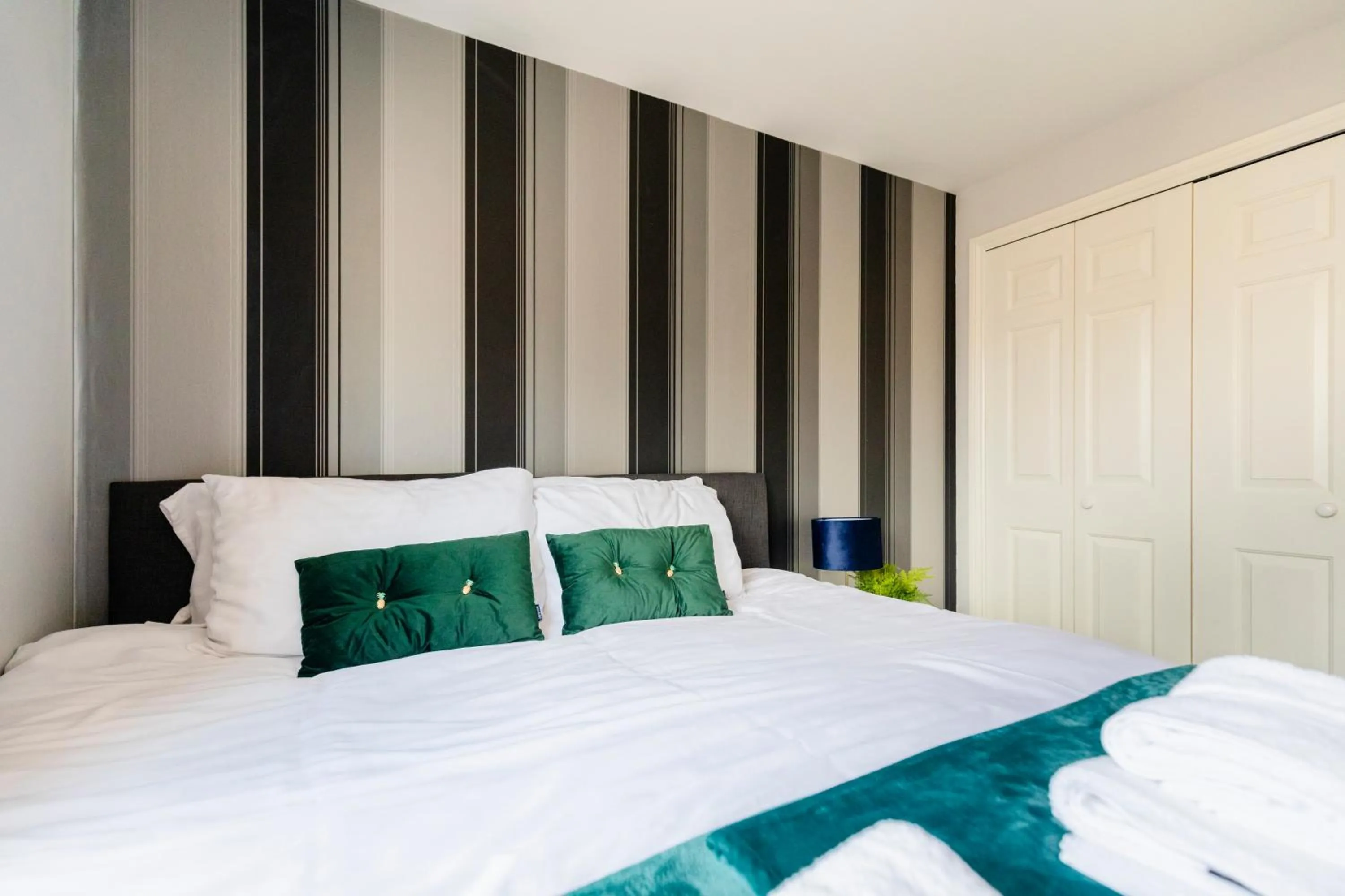 Bed in Chichester retreat house with free parking