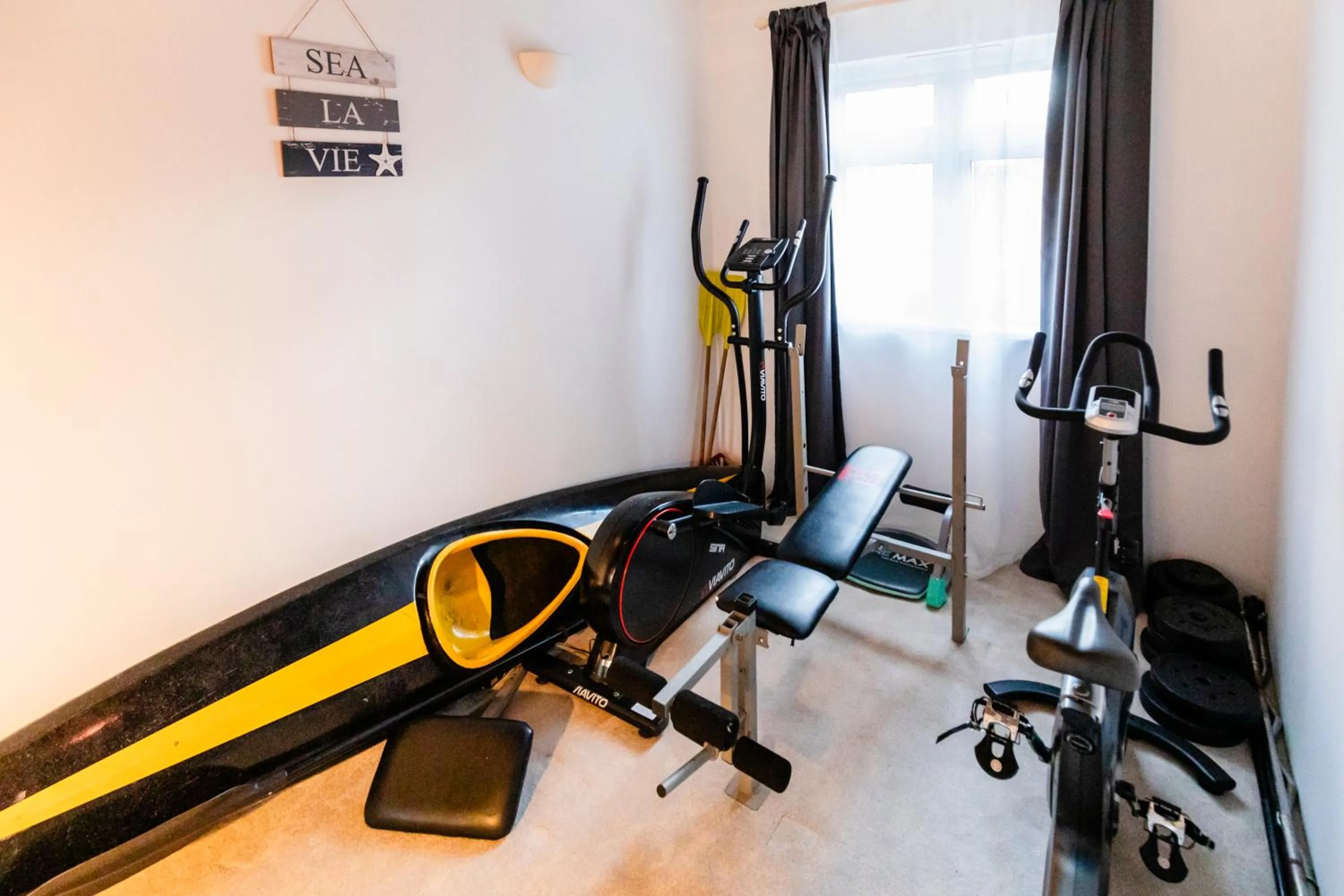 Chichester retreat house with free parking