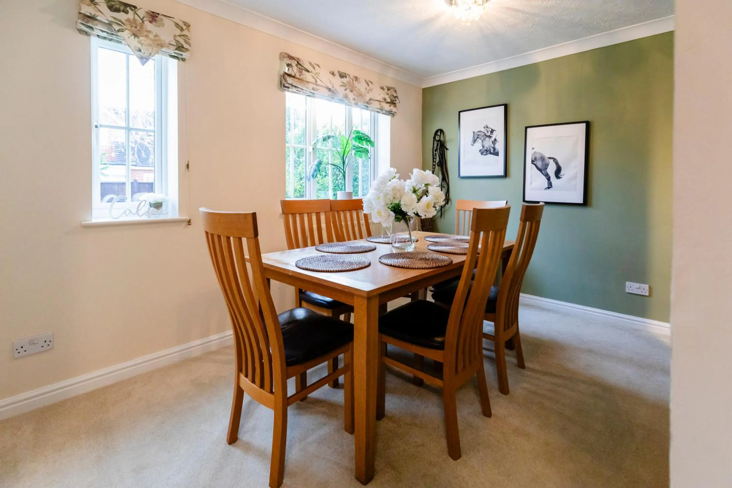 Chichester retreat house with free parking