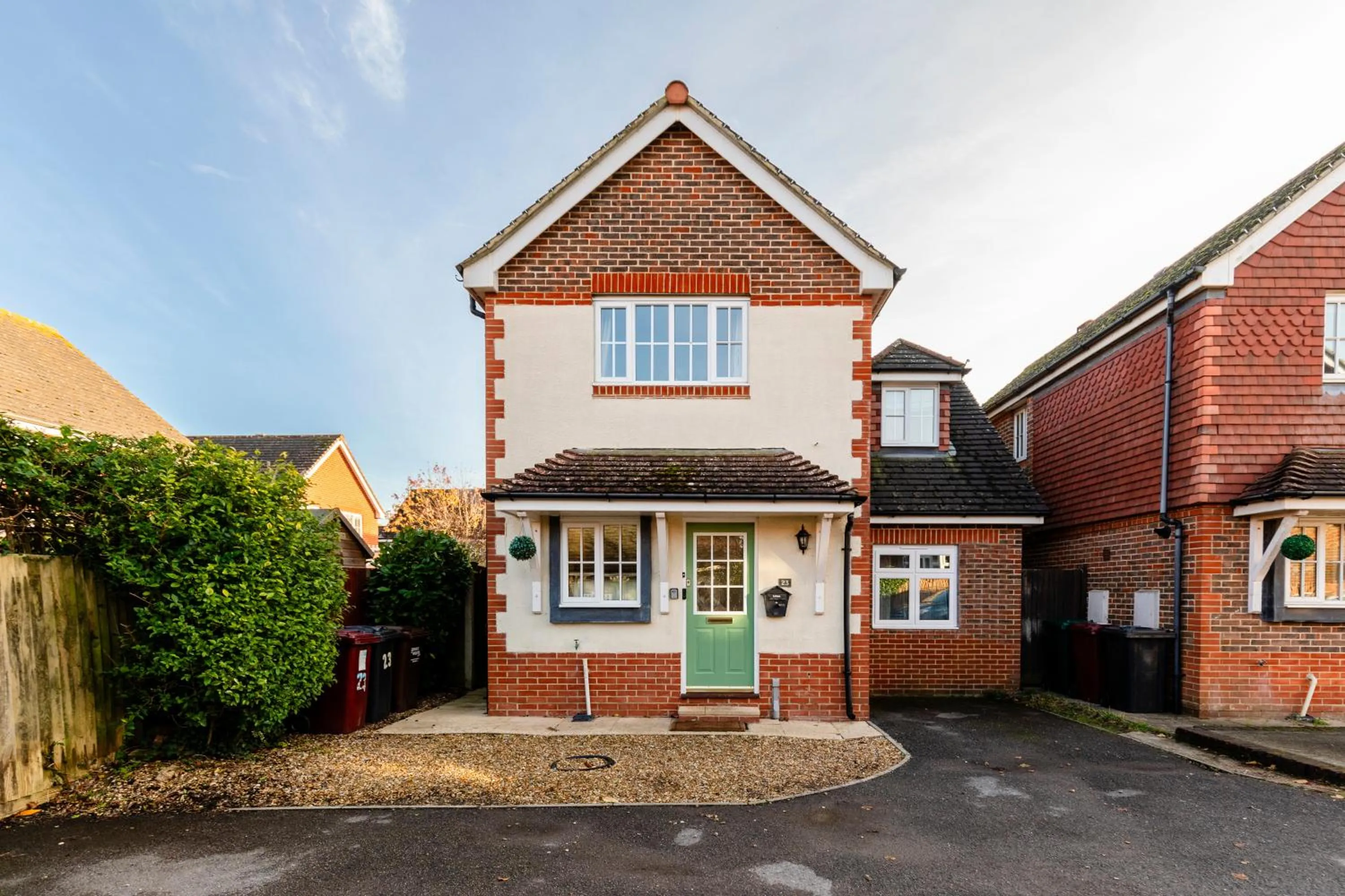 Chichester retreat house with free parking