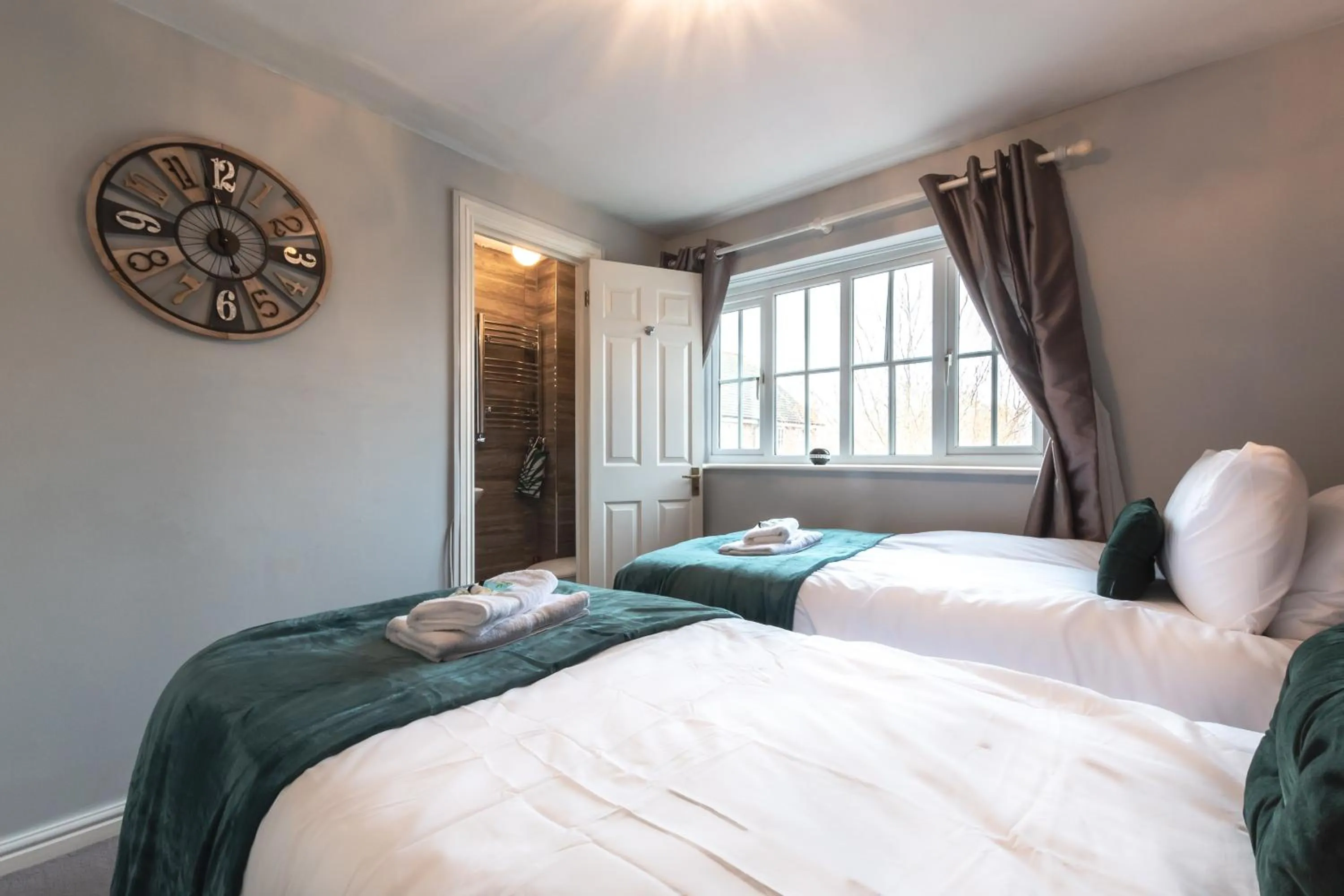 Bed in Chichester retreat house with free parking