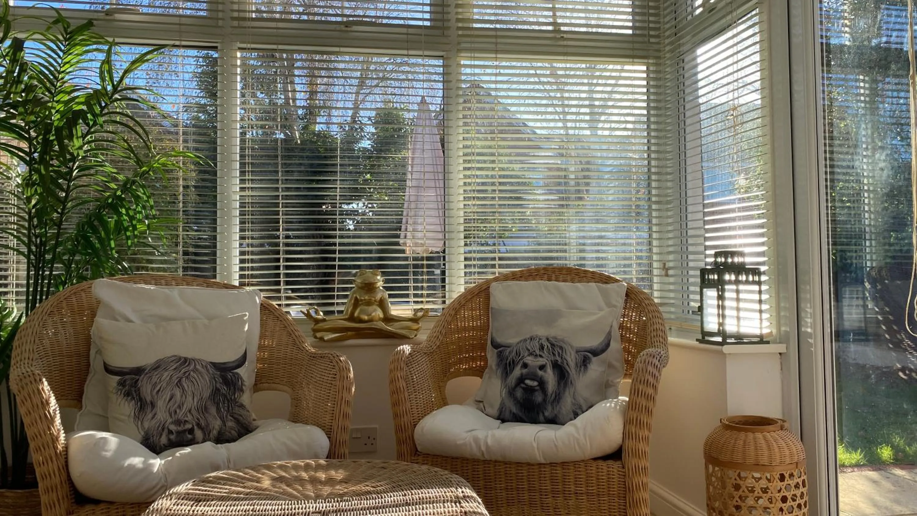 Chichester retreat house with free parking