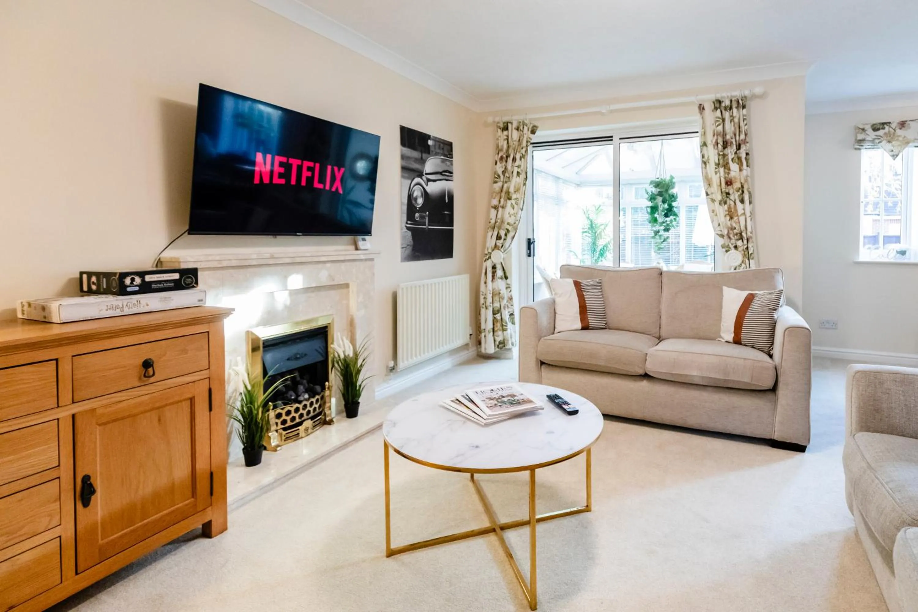 Chichester retreat house with free parking