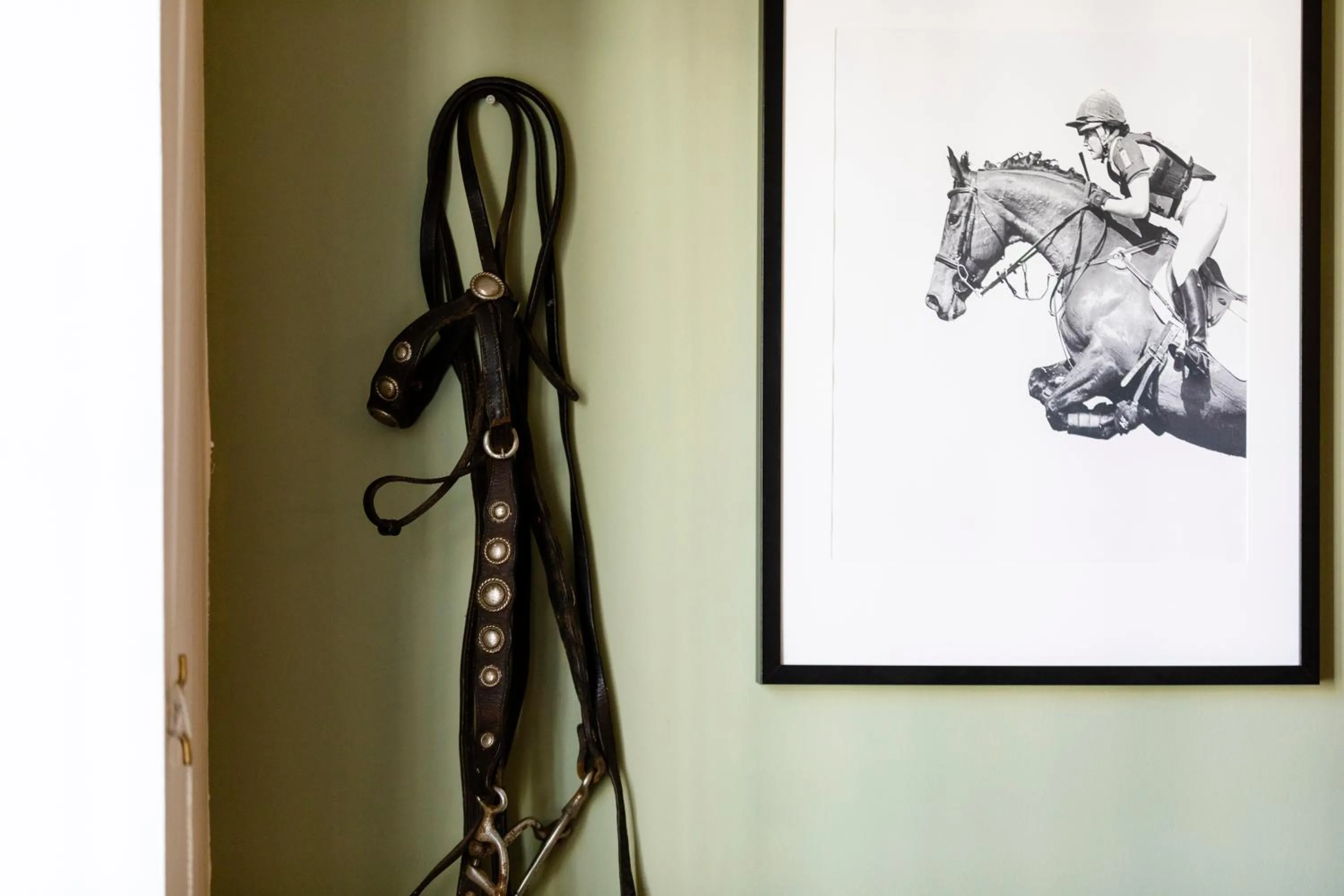 Chichester retreat house with free parking