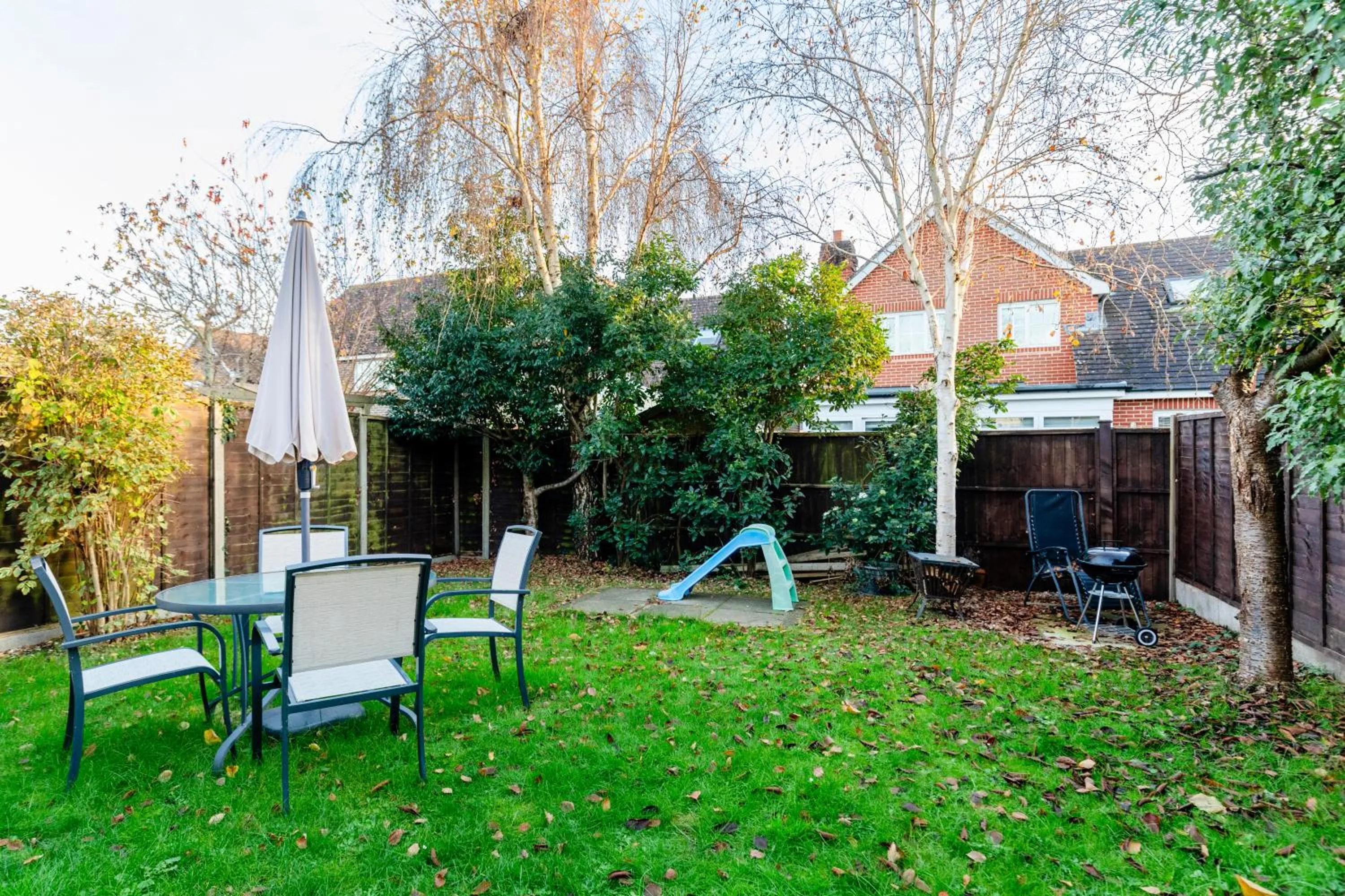 Chichester retreat house with free parking