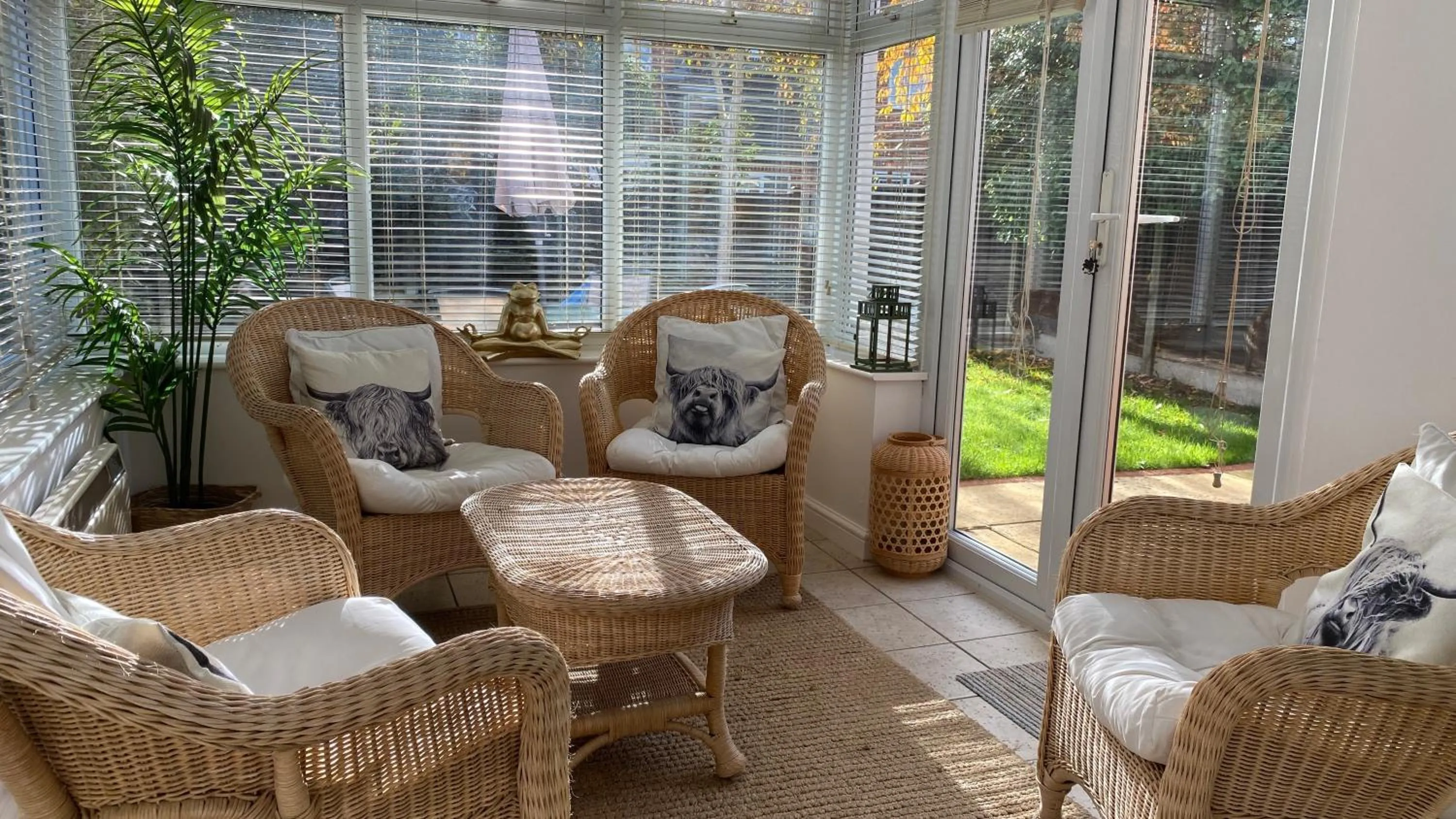 Chichester retreat house with free parking