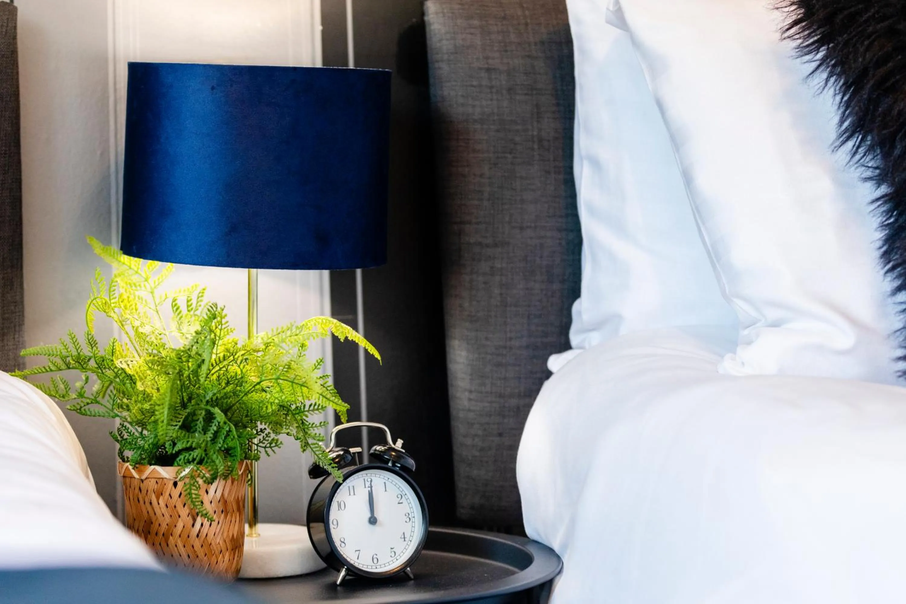 Bed in Chichester retreat house with free parking