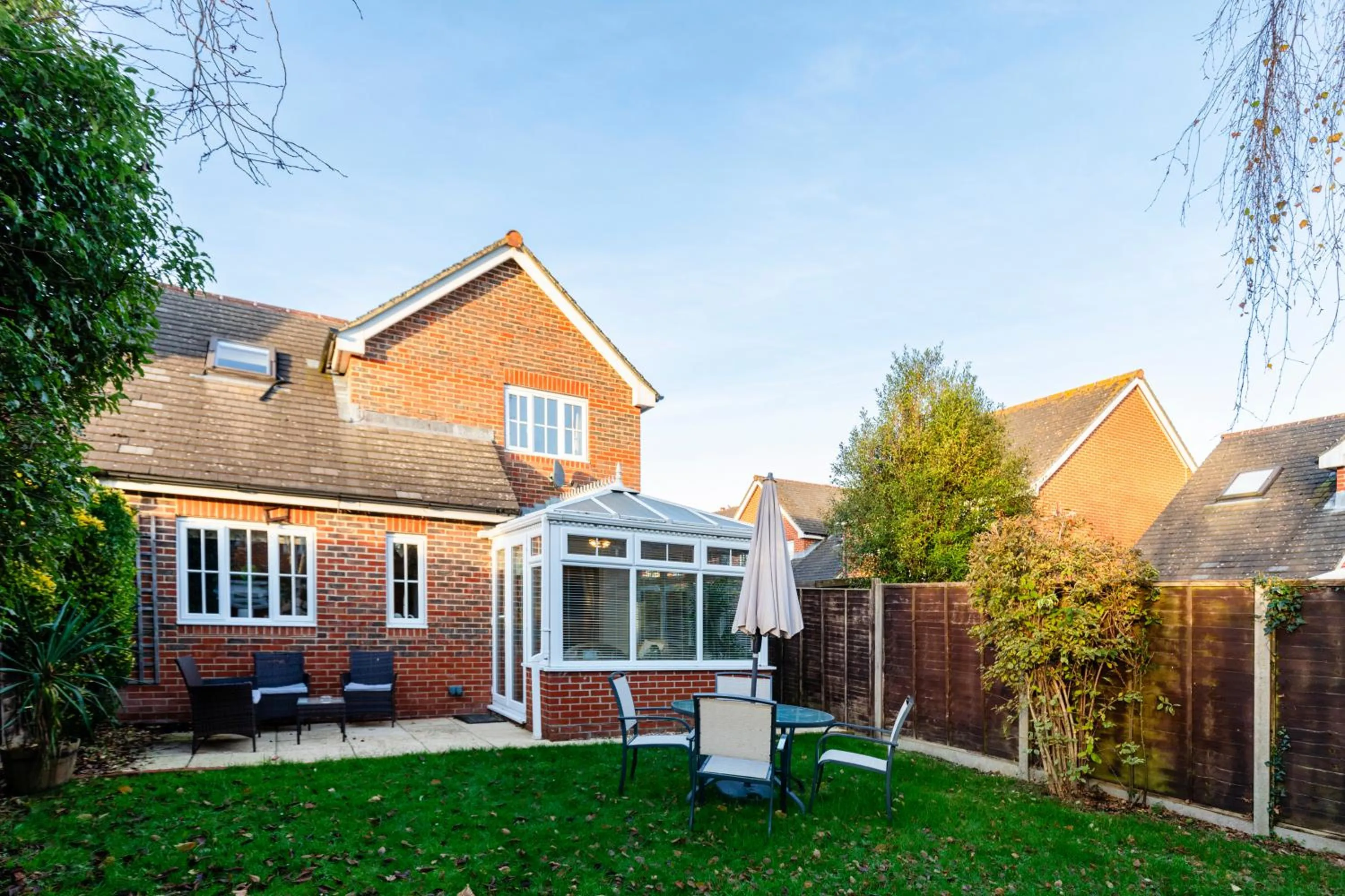 Chichester retreat house with free parking