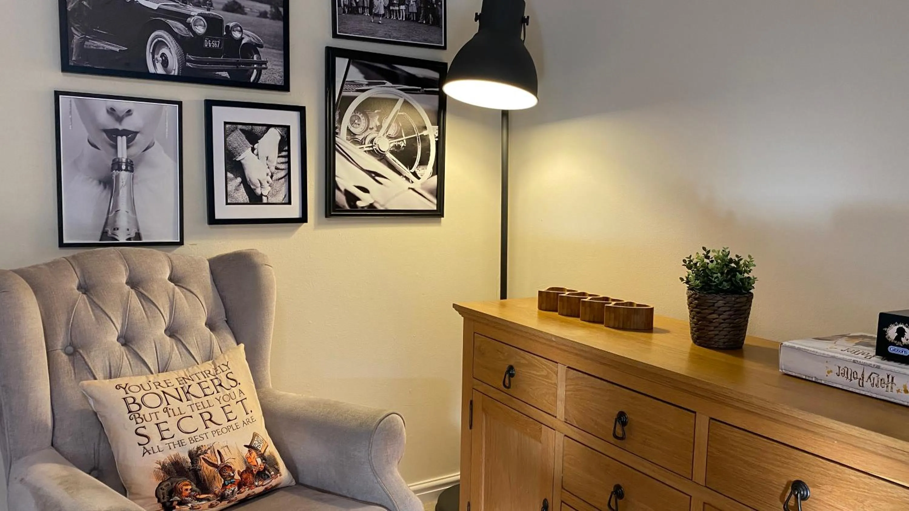 Chichester retreat house with free parking