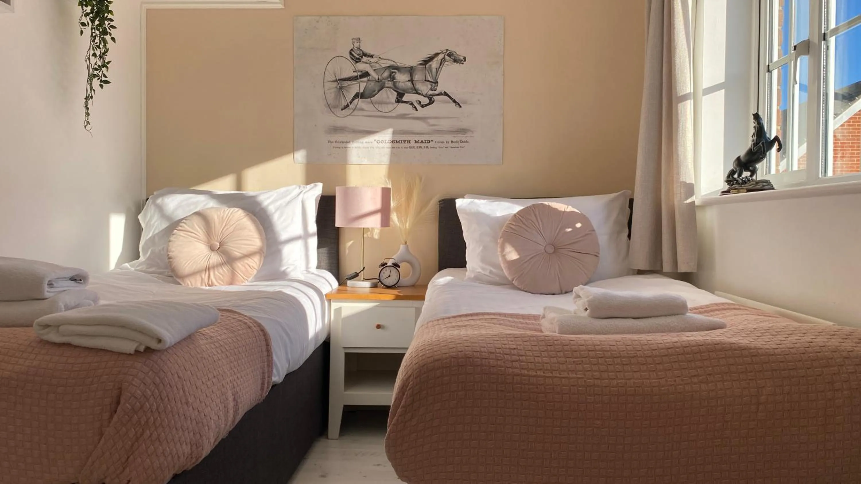 Bed in Chichester retreat house with free parking