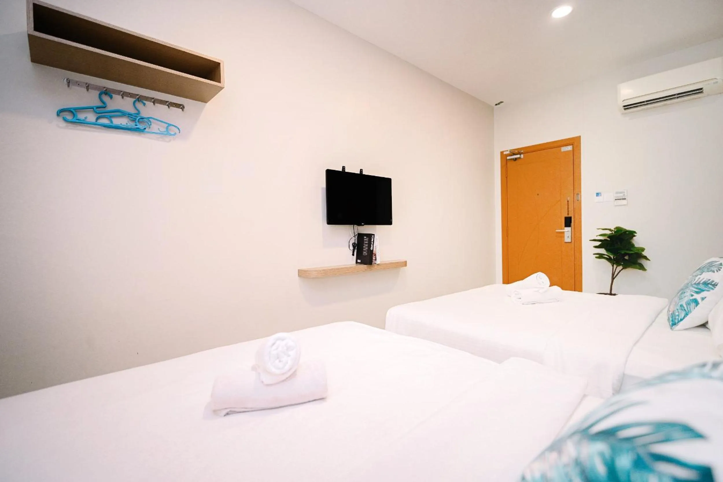 Bed in Swing & Pillows - PJ21 Petaling Jaya