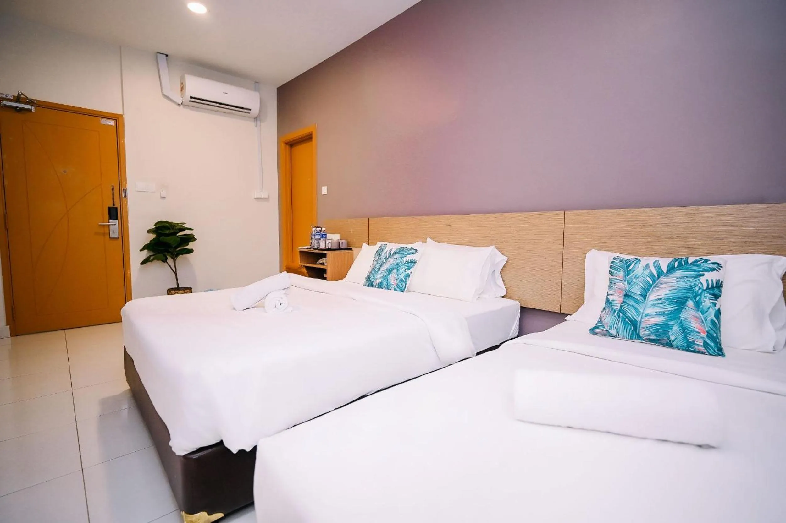 Bed in Swing & Pillows - PJ21 Petaling Jaya