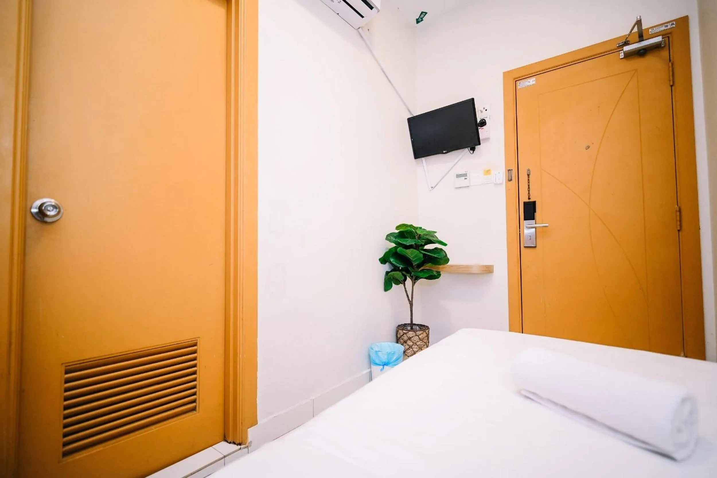 Bed in Swing & Pillows - PJ21 Petaling Jaya