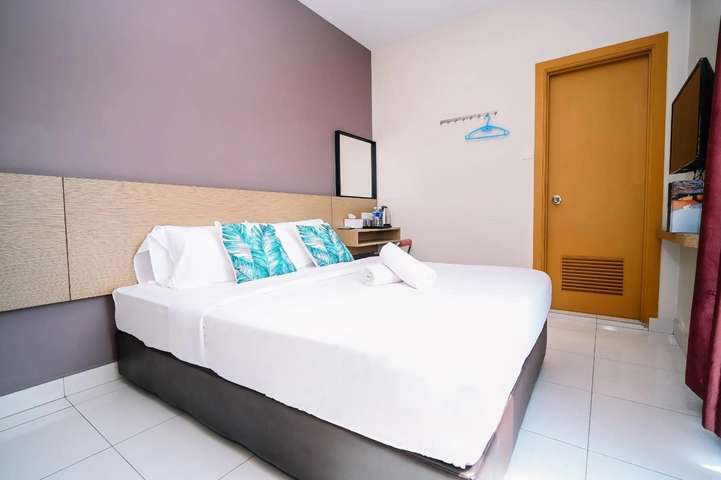 Bed in Swing & Pillows - PJ21 Petaling Jaya