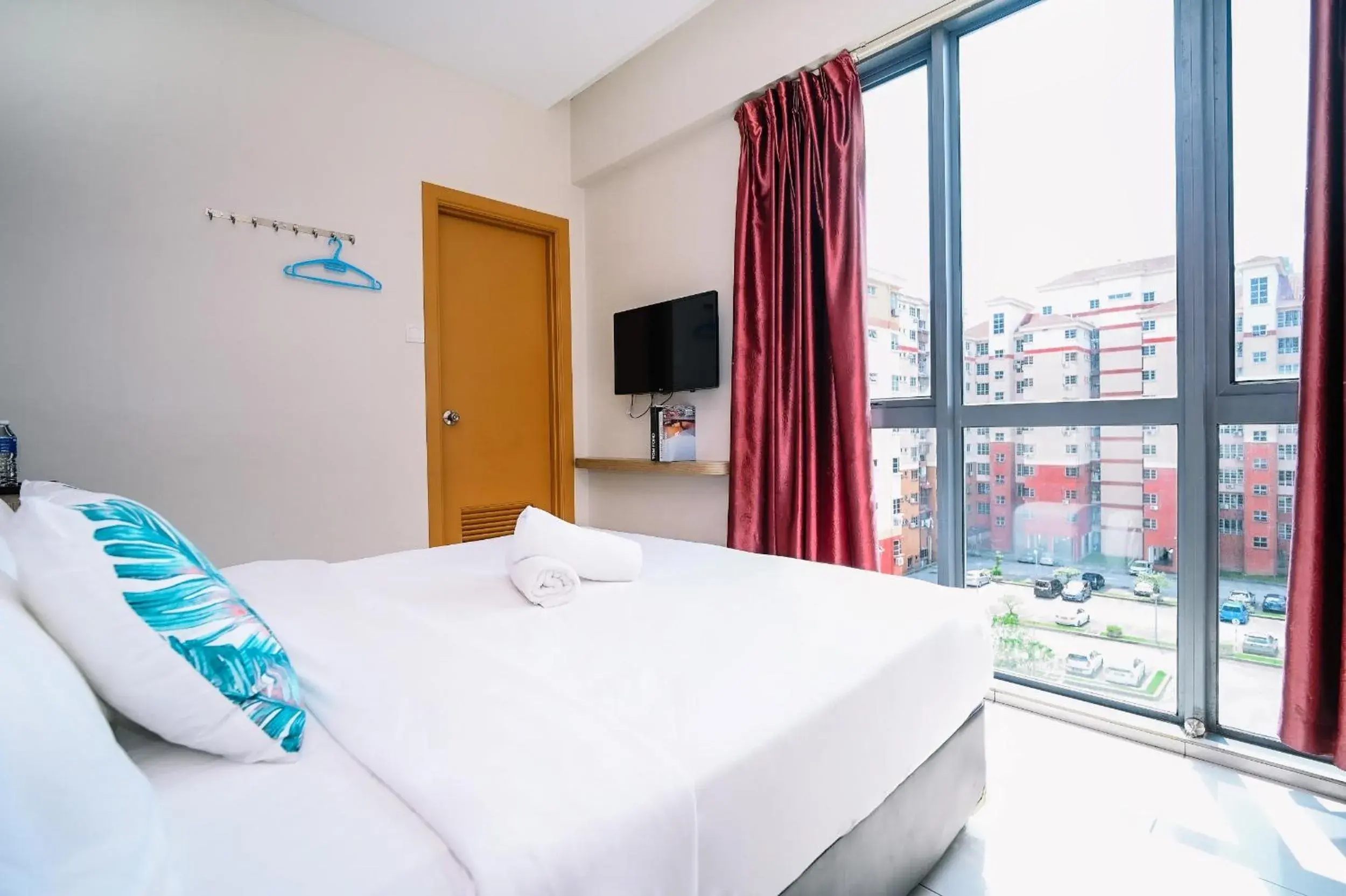 Deluxe Queen Room in Swing & Pillows - PJ21 Petaling Jaya Deluxe Queen Room in Swing & Pillows - PJ21 Petaling Jaya