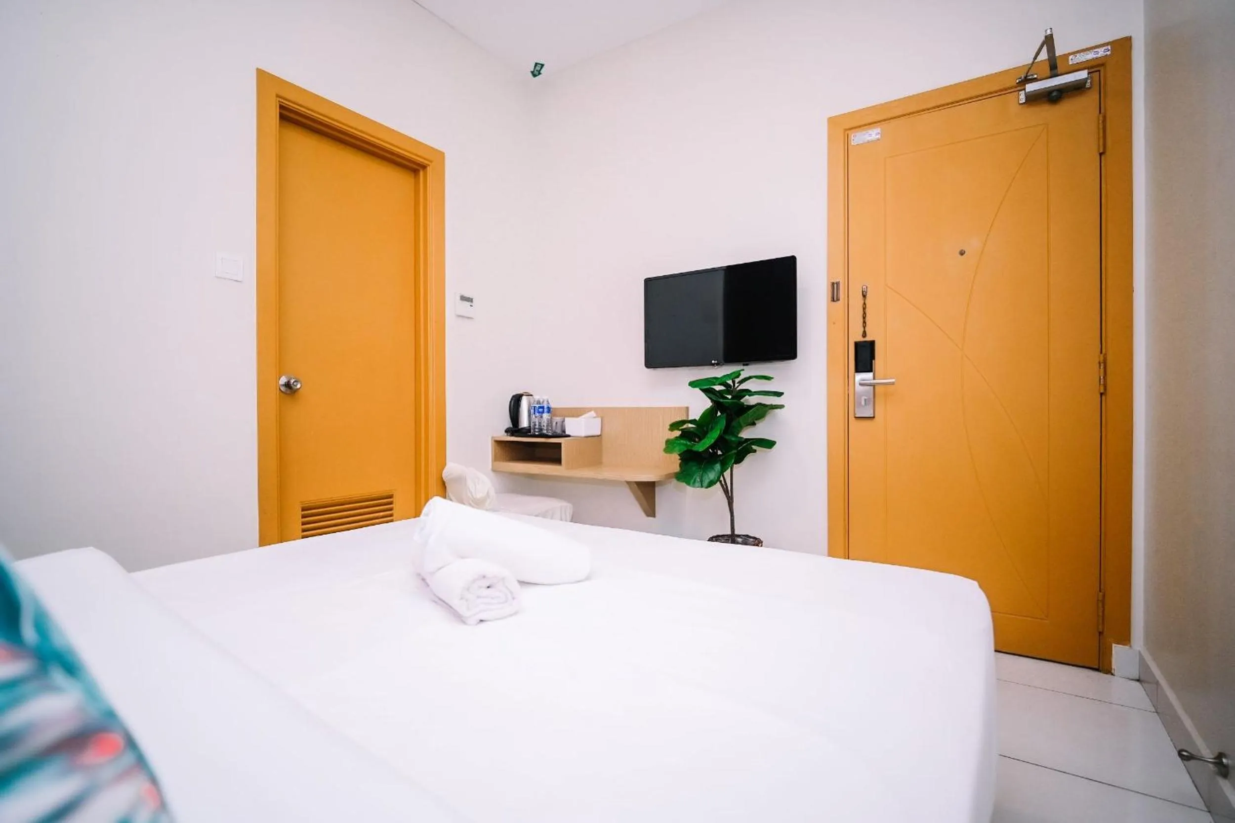 Communal lounge/ TV room, Bed in Swing & Pillows - PJ21 Petaling Jaya