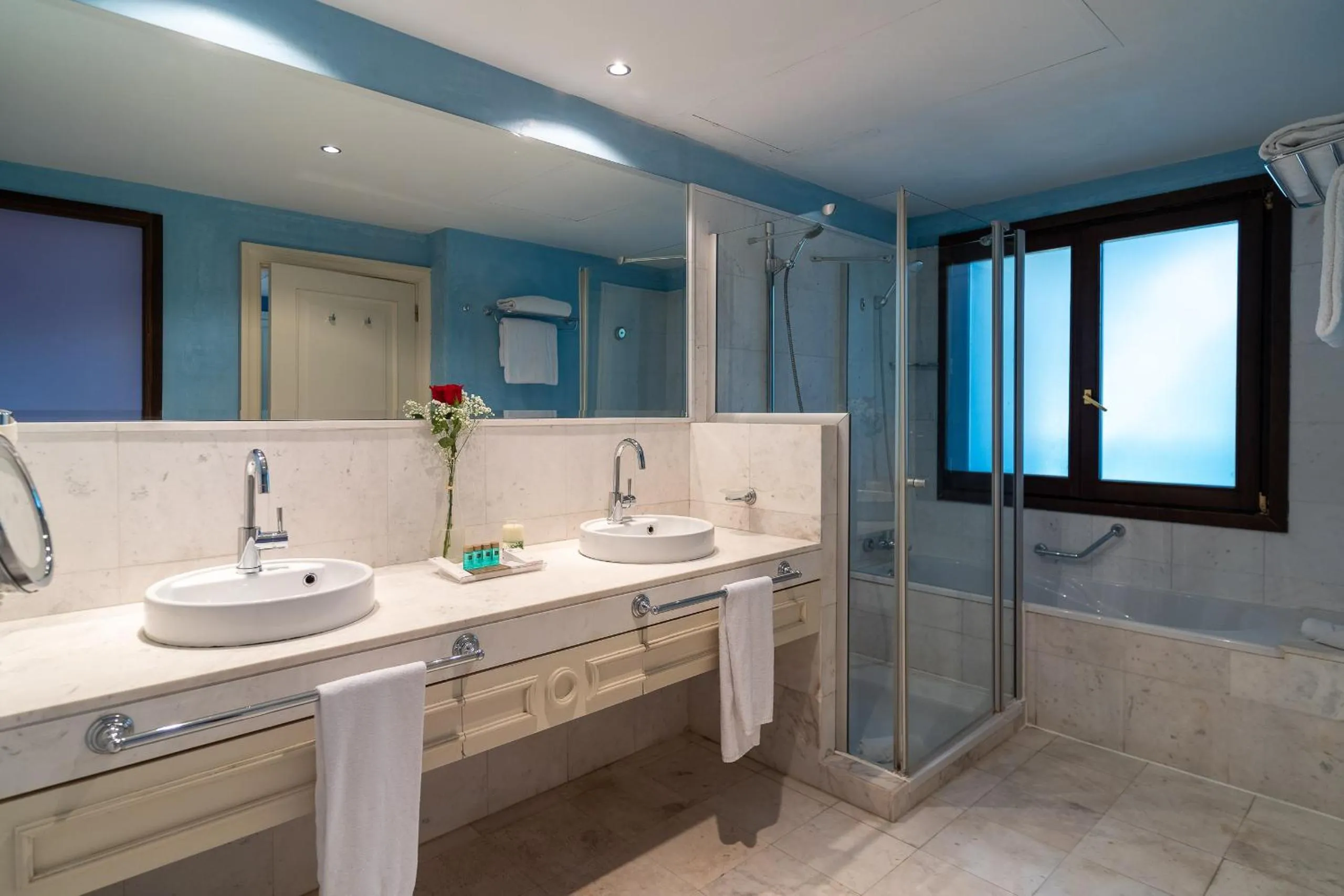 Bathroom in Hotel Blancafort Spa Termal