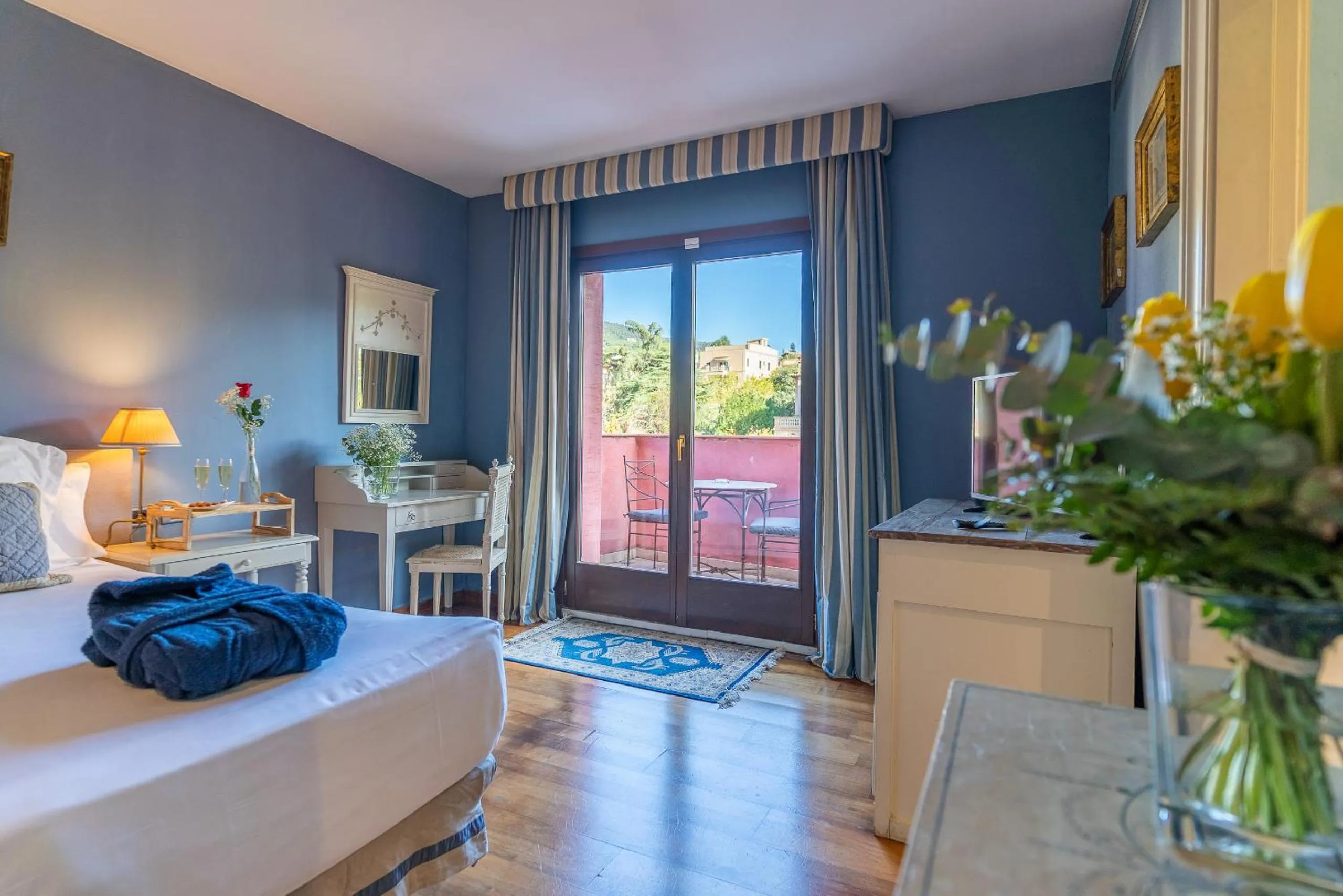 Photo of the whole room, Bed in Hotel Blancafort Spa Termal