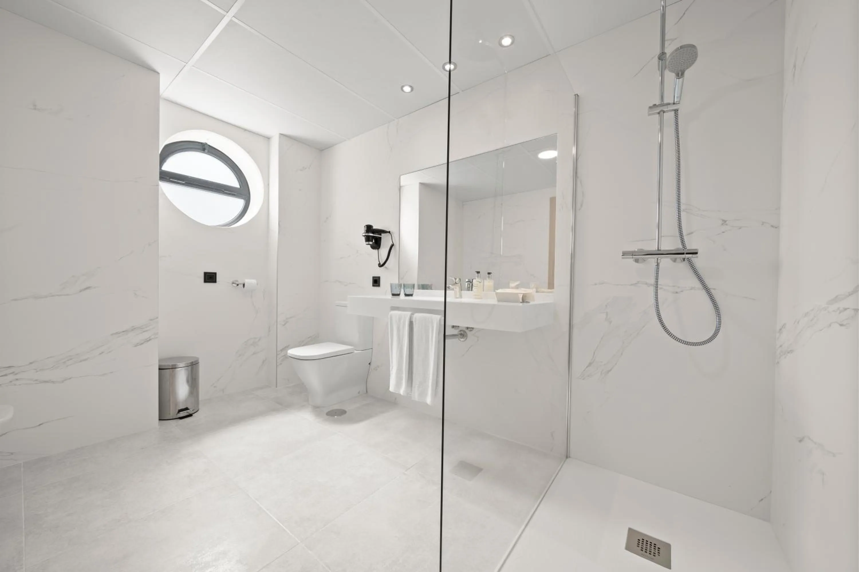 Shower in Hotel Zentral Gijón Rey Pelayo