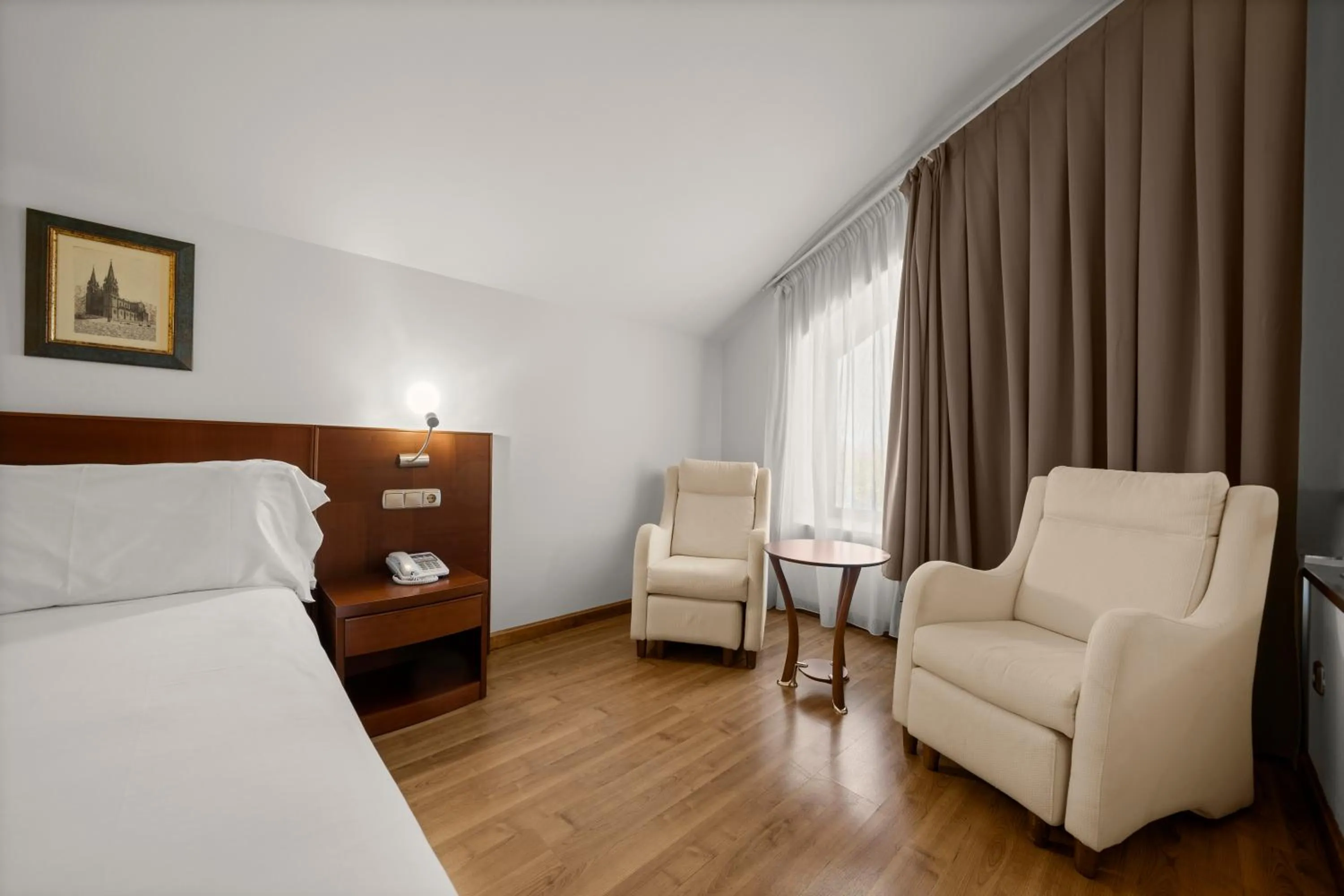 Bedroom, Bed in Hotel Zentral Gijón Rey Pelayo