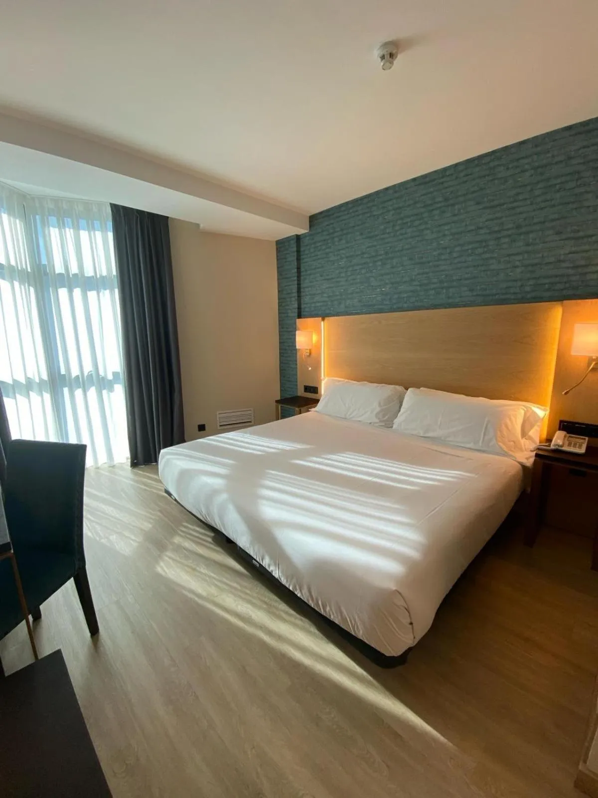 Bedroom, Bed in Hotel Zentral Gijón Rey Pelayo