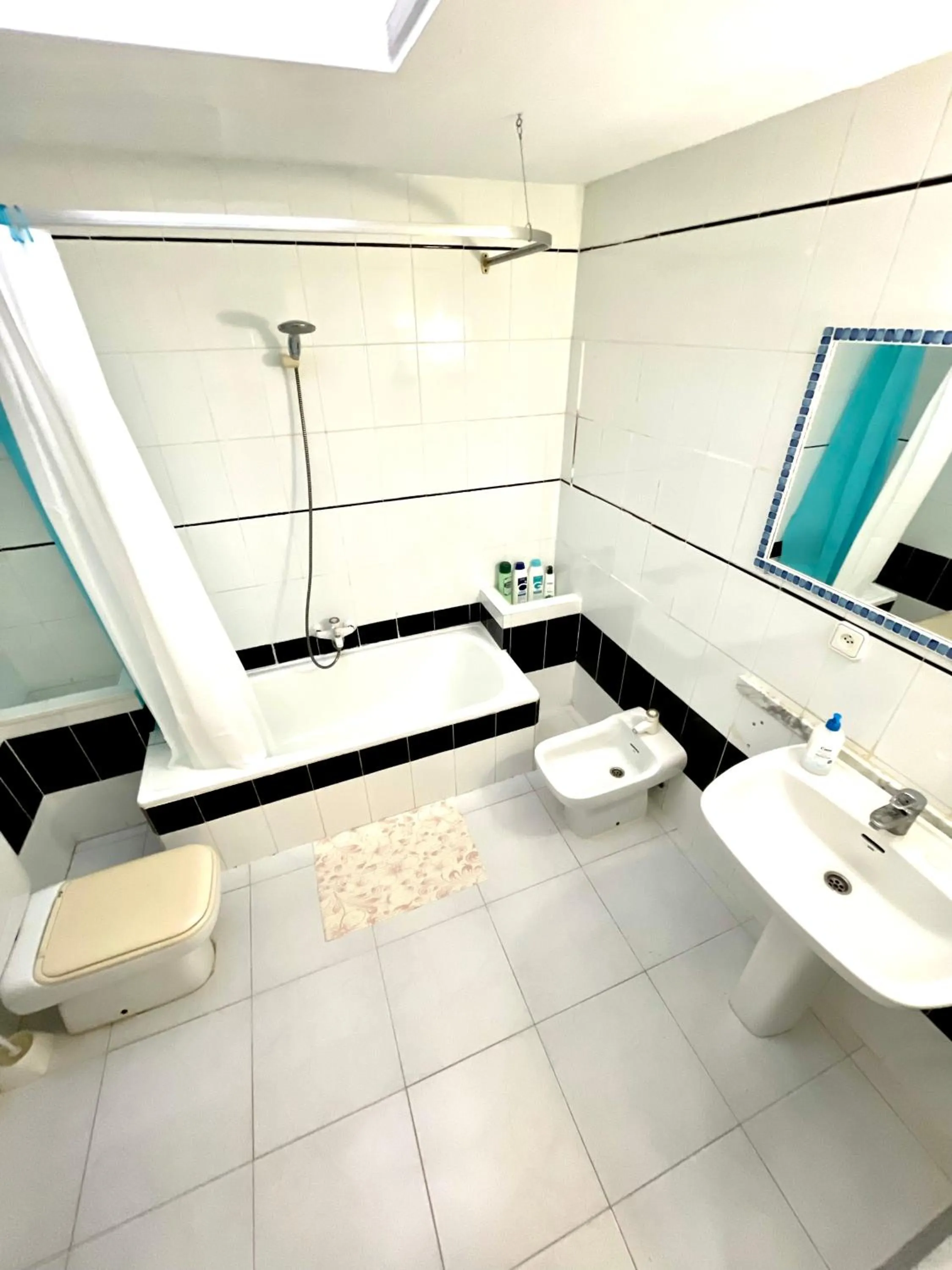 Toilet in Las habitaciones en Alicante