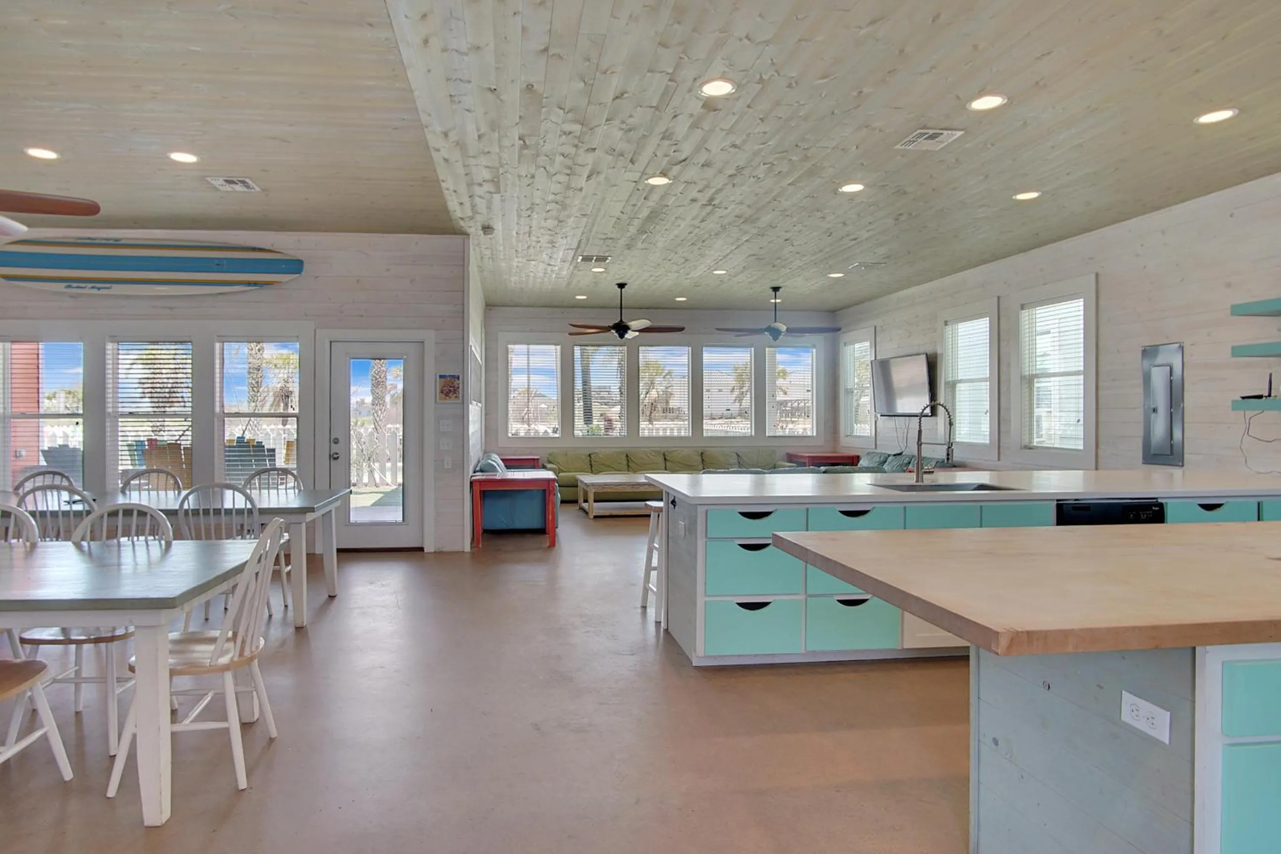 Property building in Beach Club 1