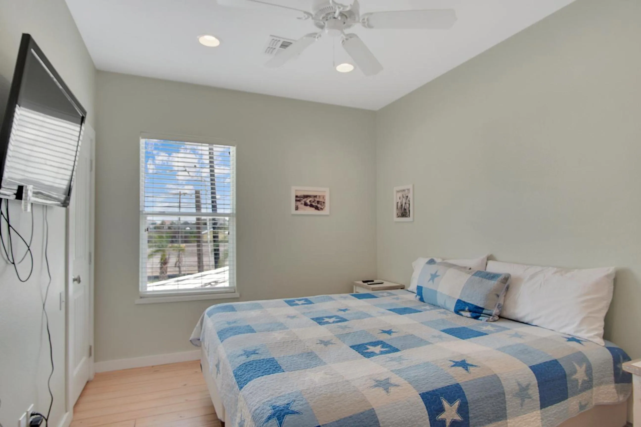 Property building, Bed in Beach Club 1