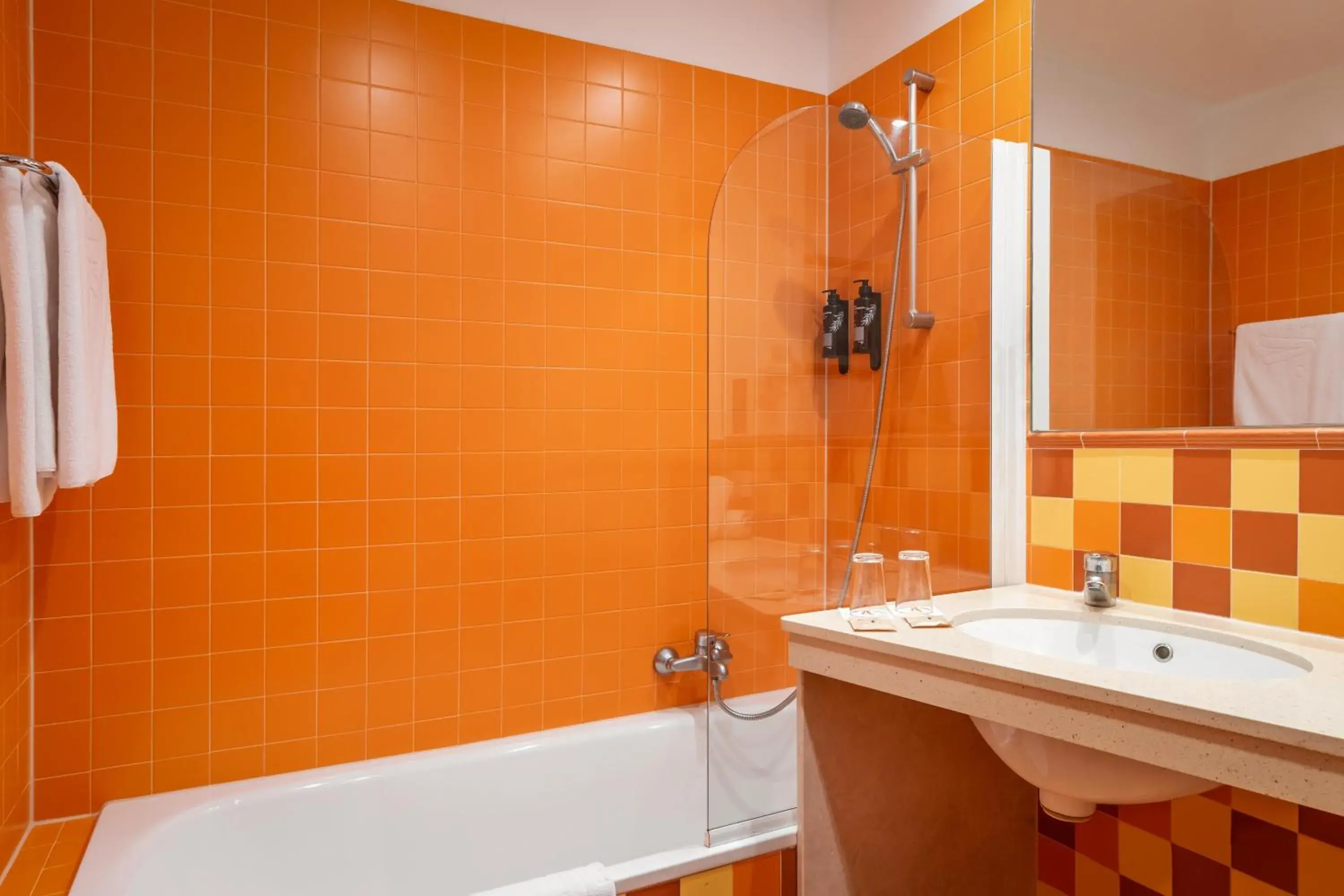 Standard Double Room (4 Adults) in Hotel Fenix Family by ALEGRIA Standard Double Room (4 Adults) in Hotel Fenix Family by ALEGRIA