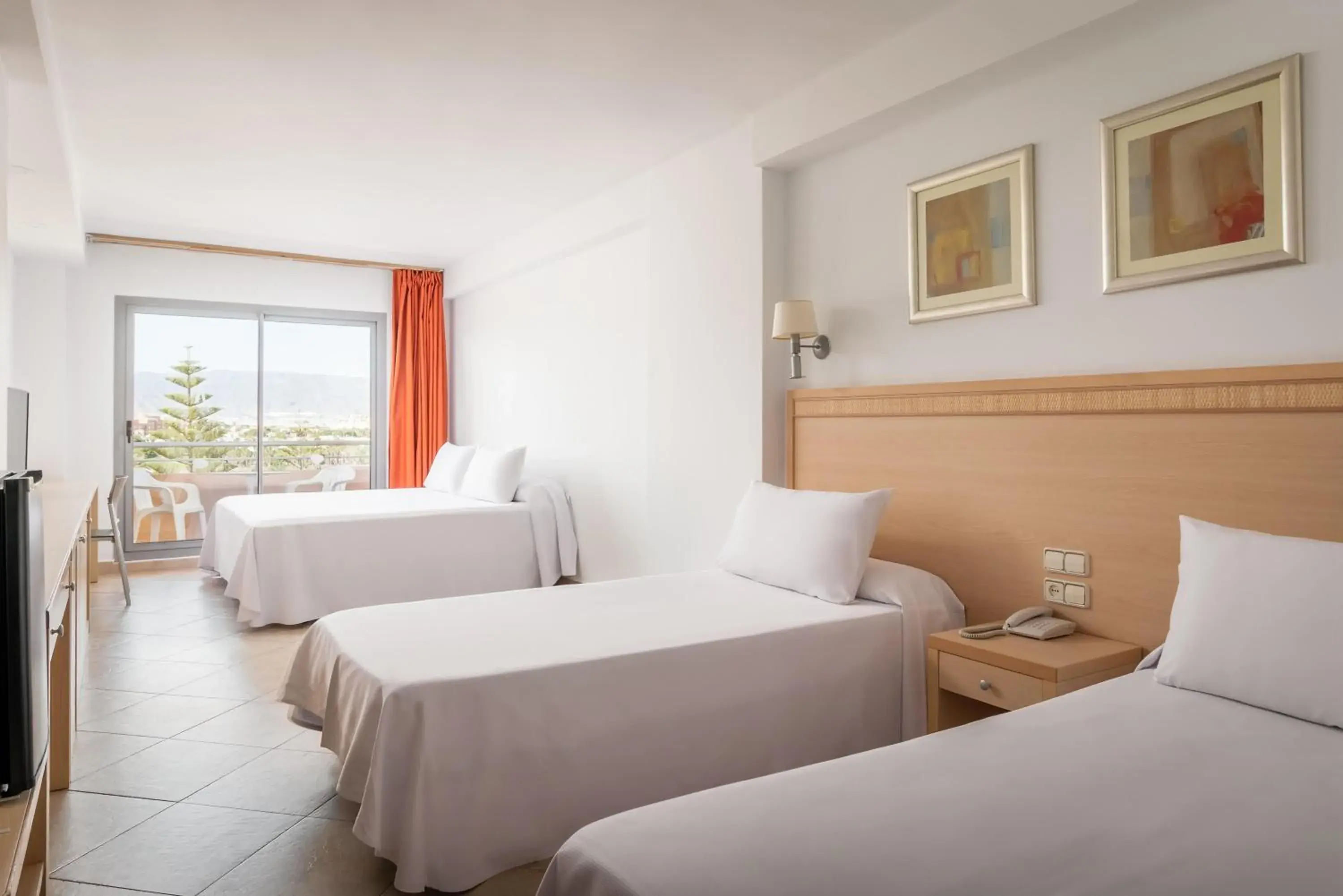 Photo of the whole room, Bed in Hotel Fenix Family by ALEGRIA Photo of the whole room, Bed in Hotel Fenix Family by ALEGRIA