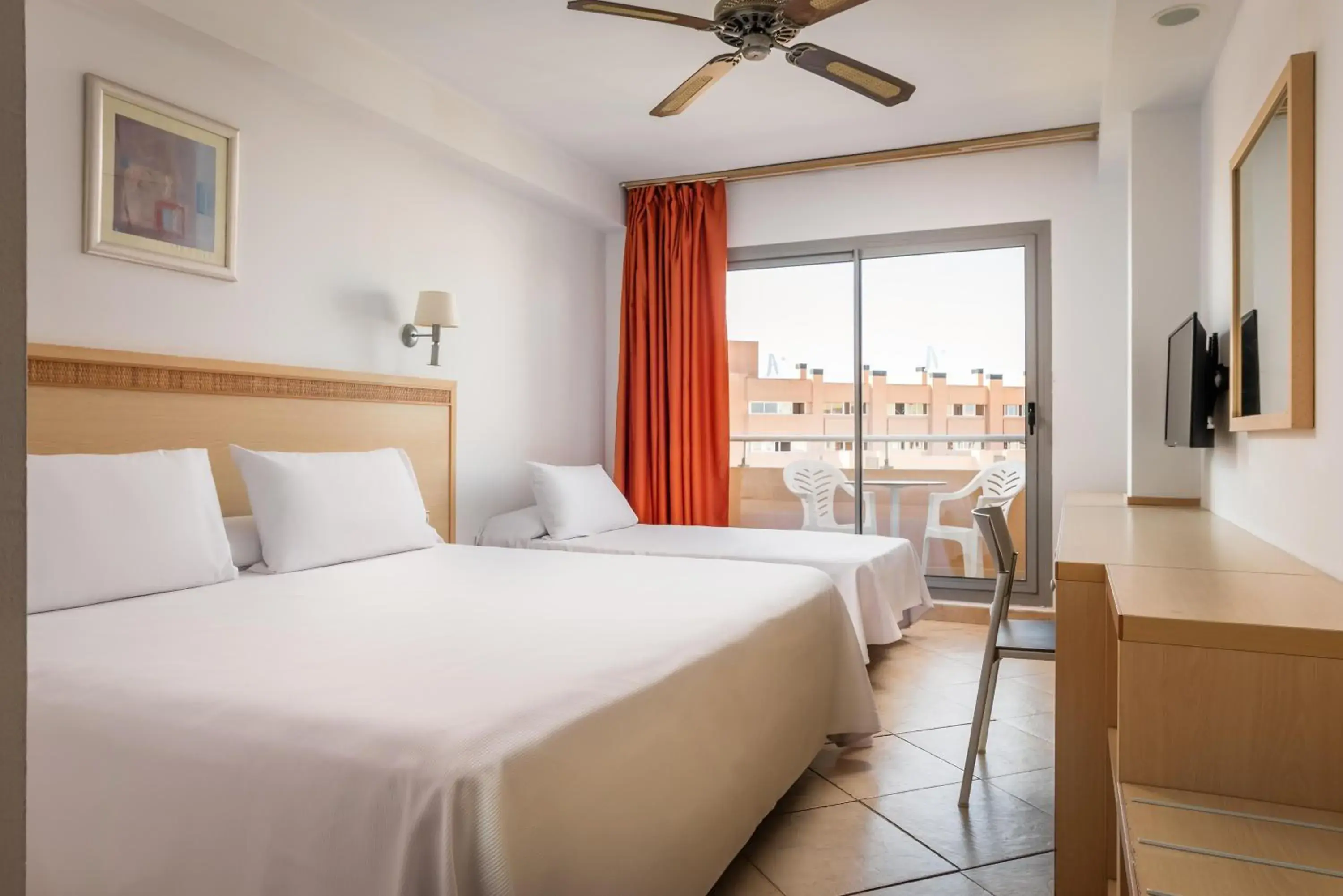 Photo of the whole room, Bed in Hotel Fenix Family by ALEGRIA Photo of the whole room, Bed in Hotel Fenix Family by ALEGRIA