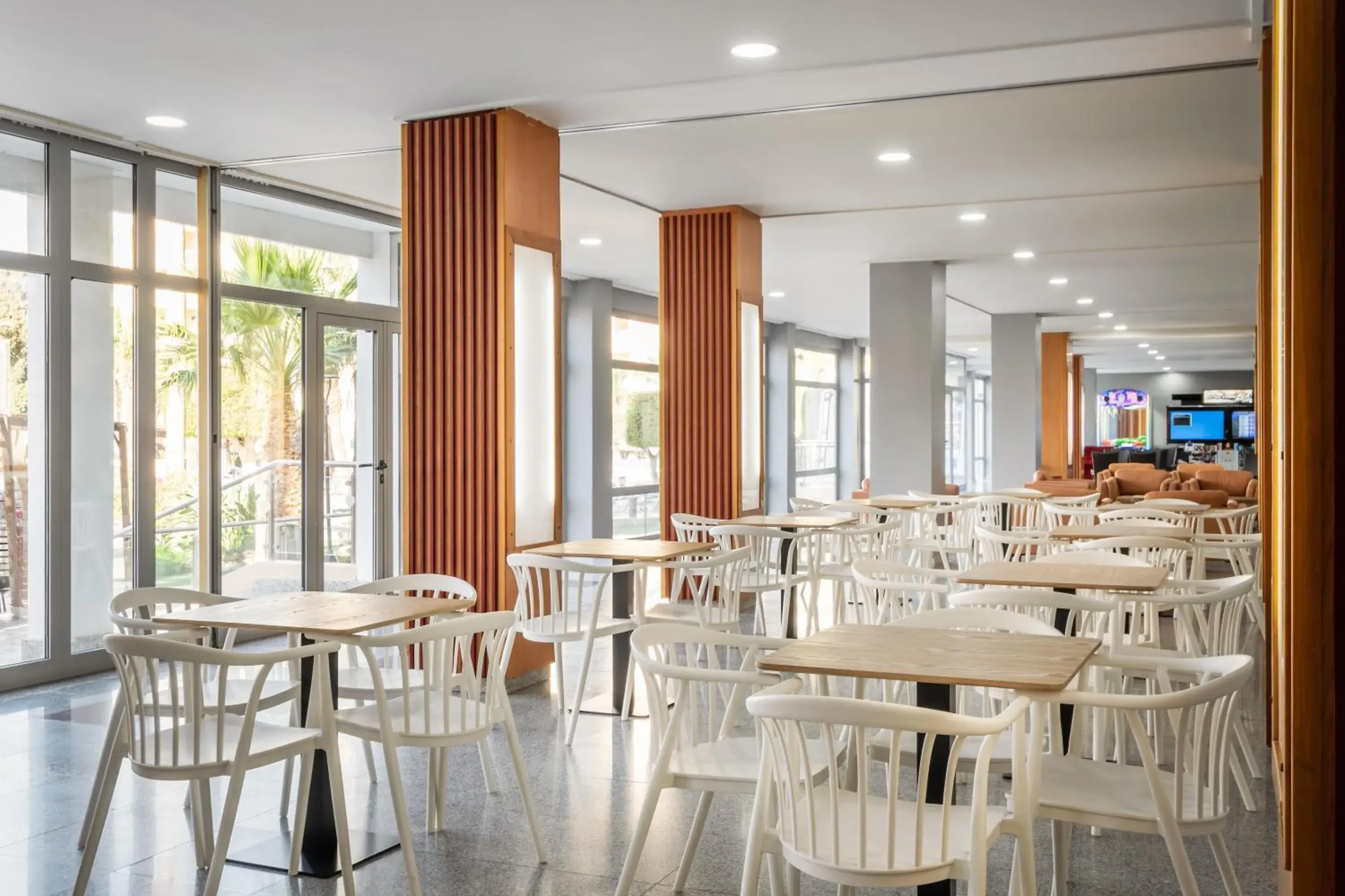 Lounge or bar in Hotel Fenix Family by ALEGRIA Lounge or bar in Hotel Fenix Family by ALEGRIA