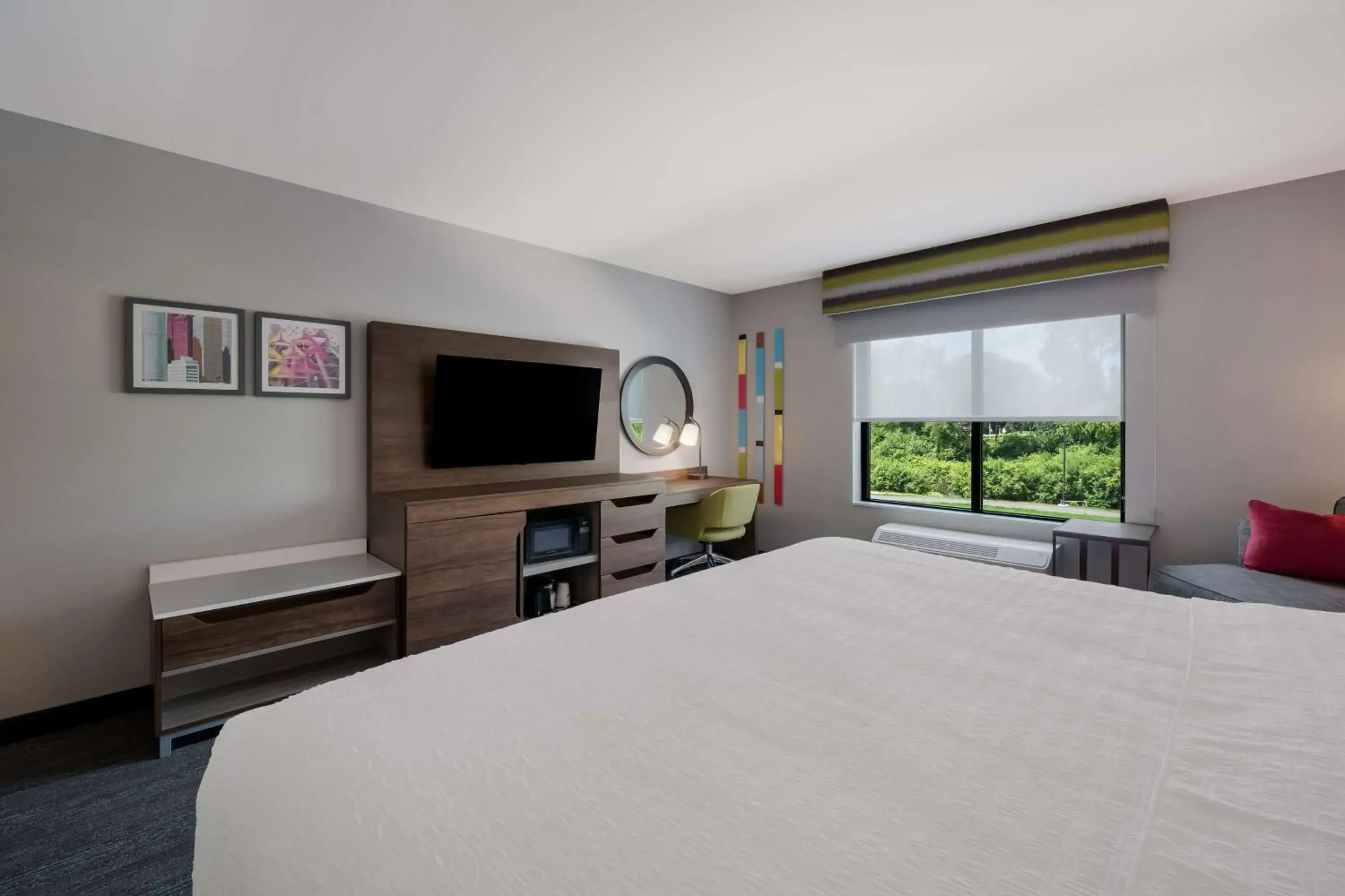 King Room - Non-Smoking in Hampton Inn by Hilton Detroit Southfield King Room - Non-Smoking in Hampton Inn by Hilton Detroit Southfield