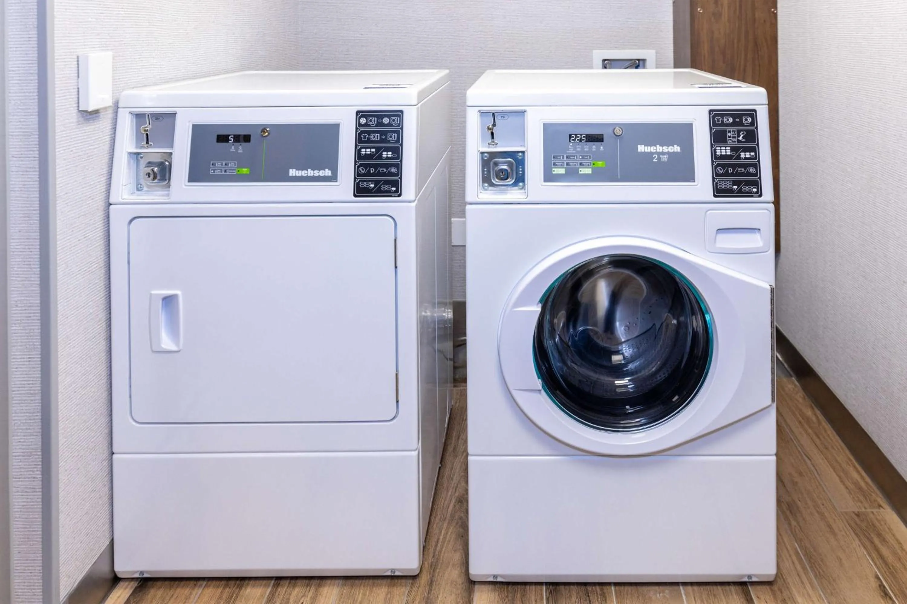 Property building in Hampton Inn Selma, Ca