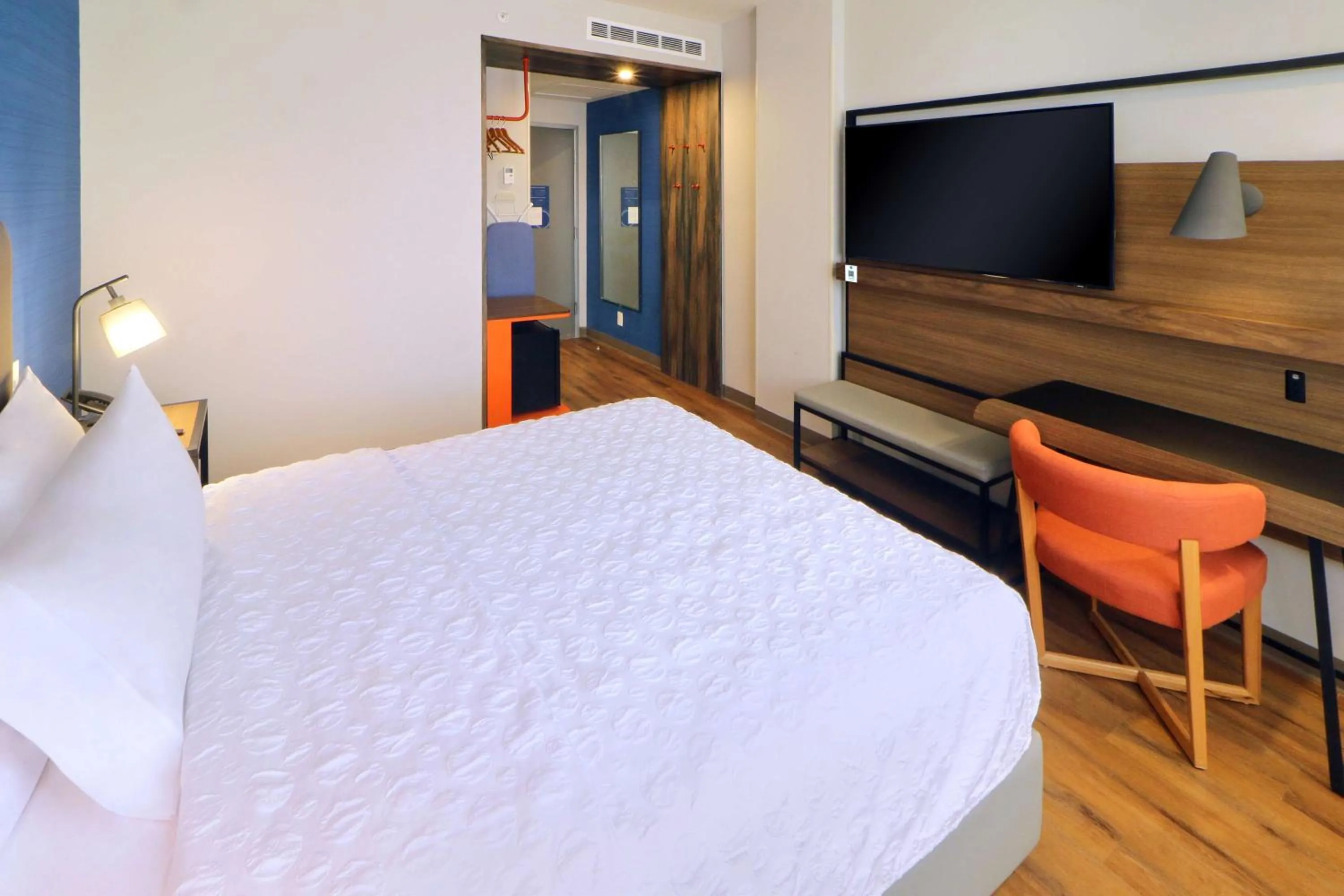 Bed in Tru By Hilton Monterrey Fundidora