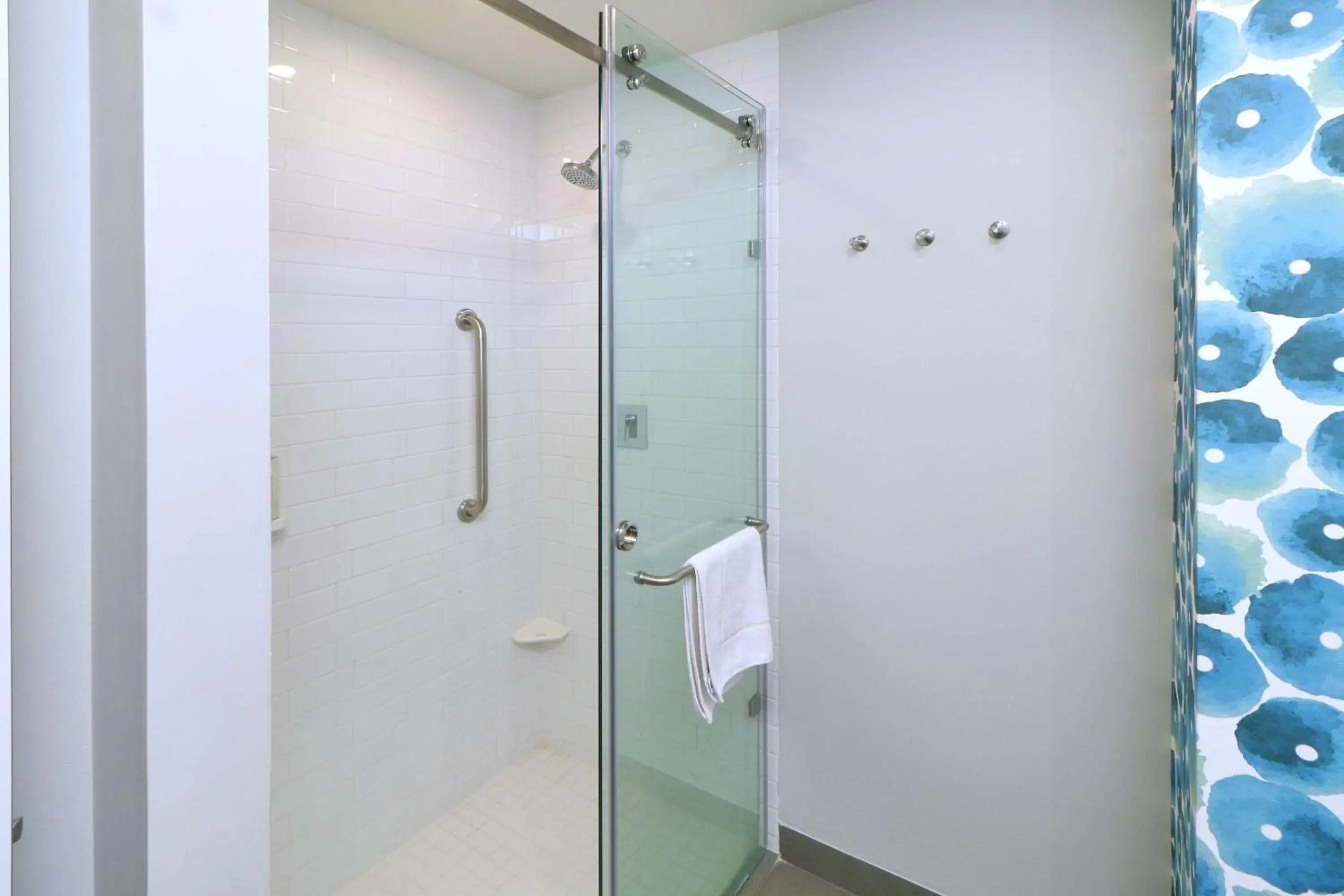 Double Room with Two Double Beds and Walk-In Shower in Tru By Hilton Monterrey Fundidora Double Room with Two Double Beds and Walk-In Shower in Tru By Hilton Monterrey Fundidora